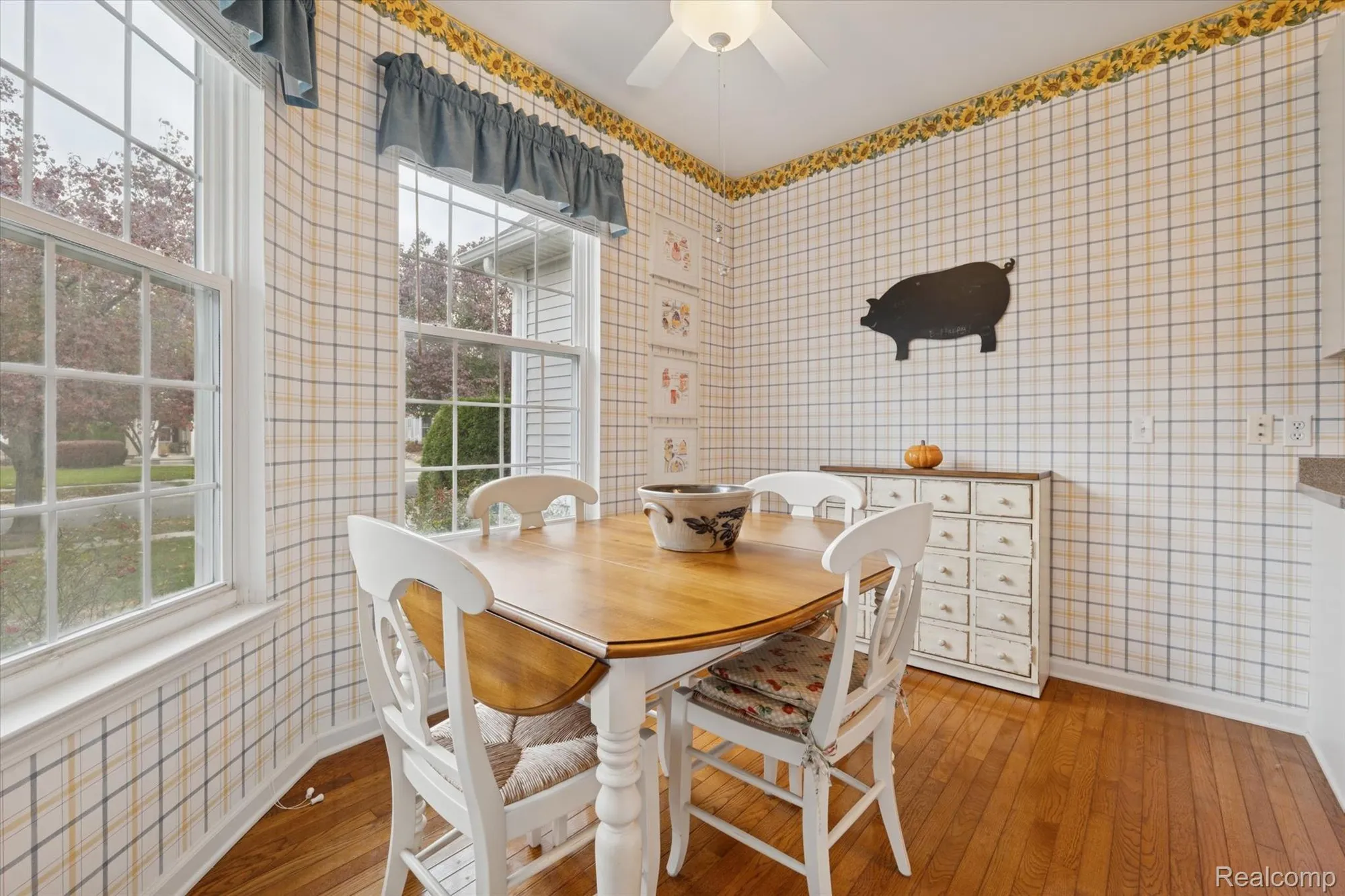 Property Slideshow image 20 of 43 | 4035 hillsdale dr, Auburn Hills, MI, 48326