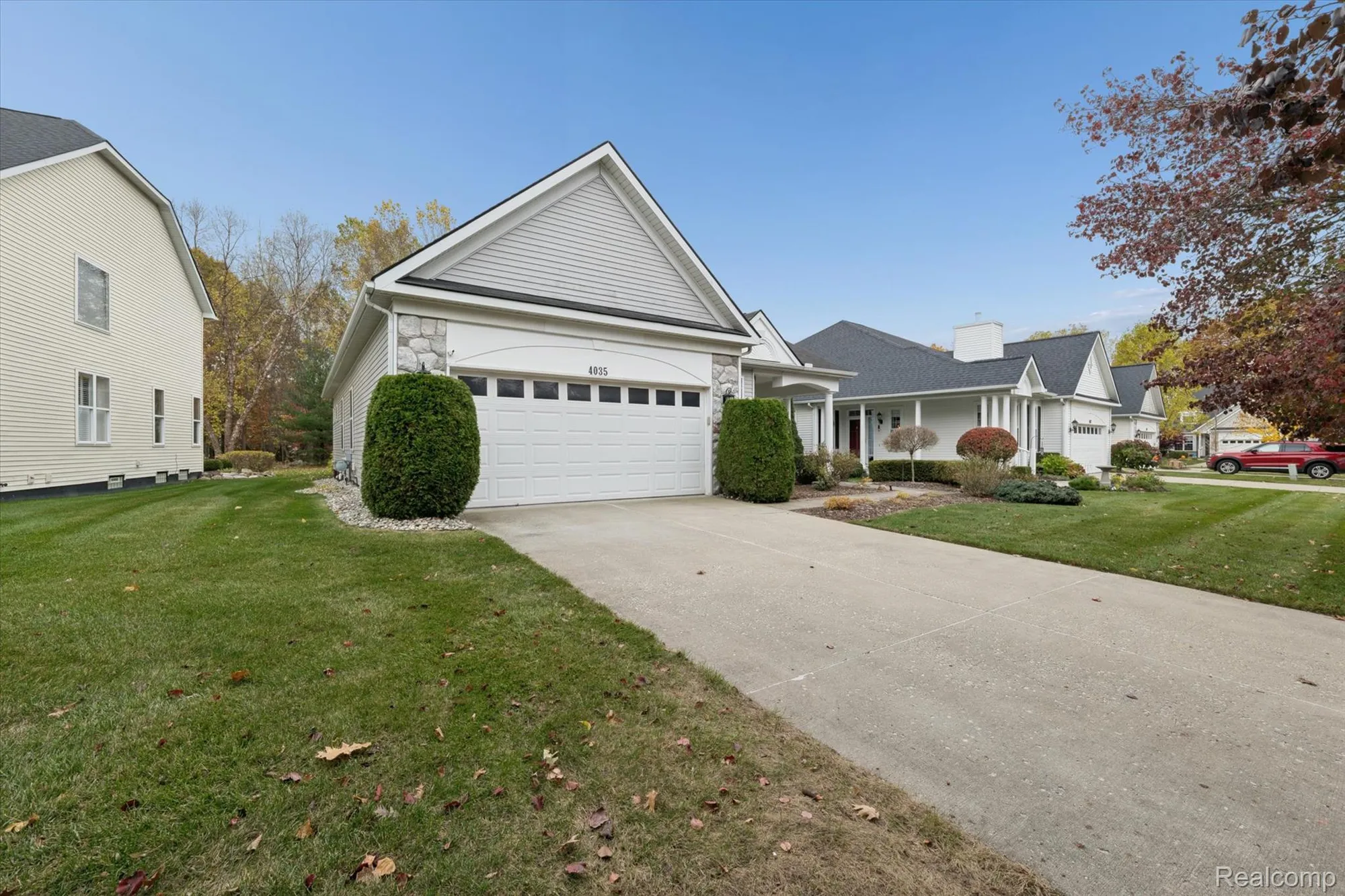 Property Slideshow image 3 of 43 | 4035 hillsdale dr, Auburn Hills, MI, 48326