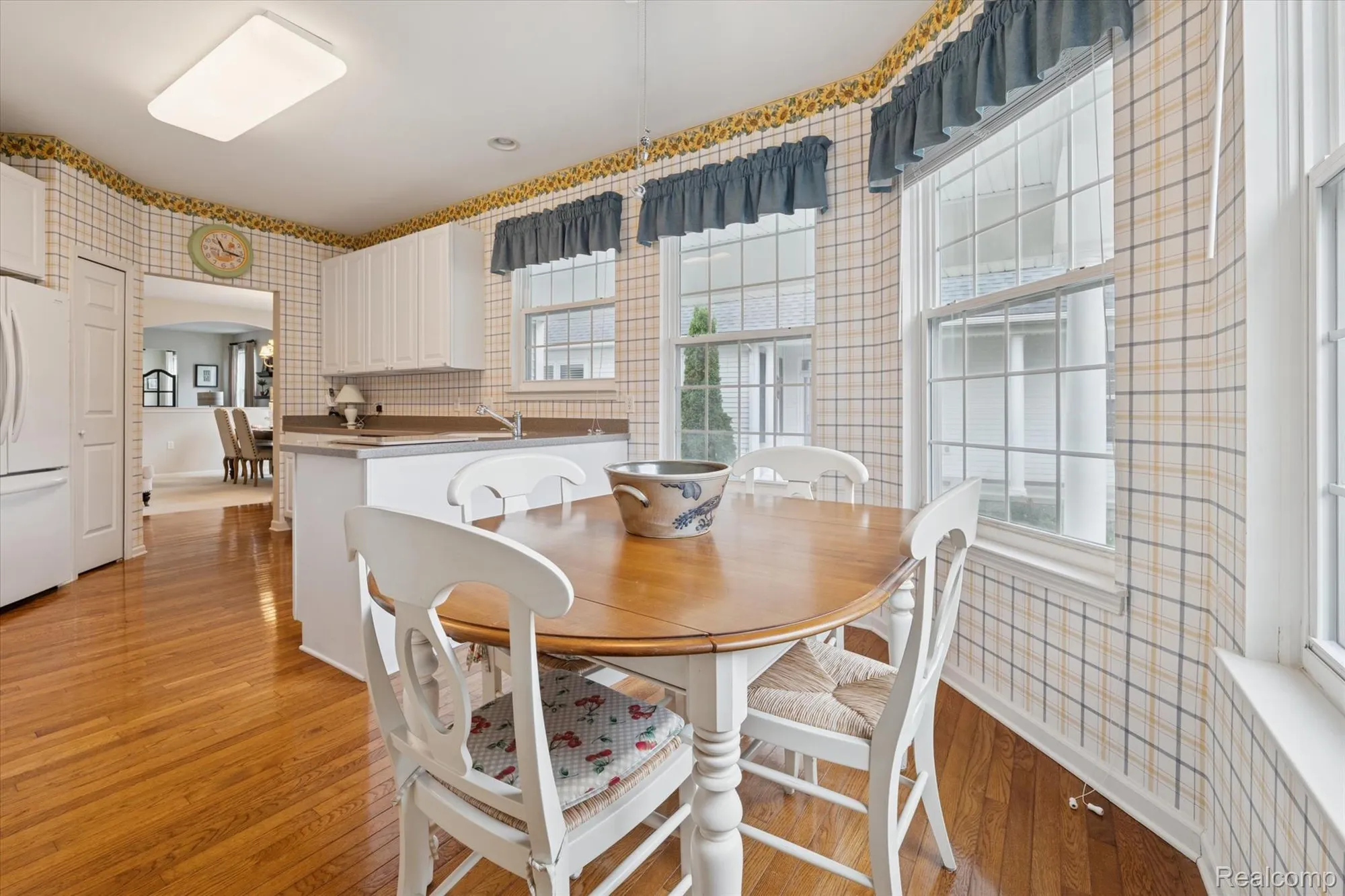 Property Slideshow image 21 of 43 | 4035 hillsdale dr, Auburn Hills, MI, 48326