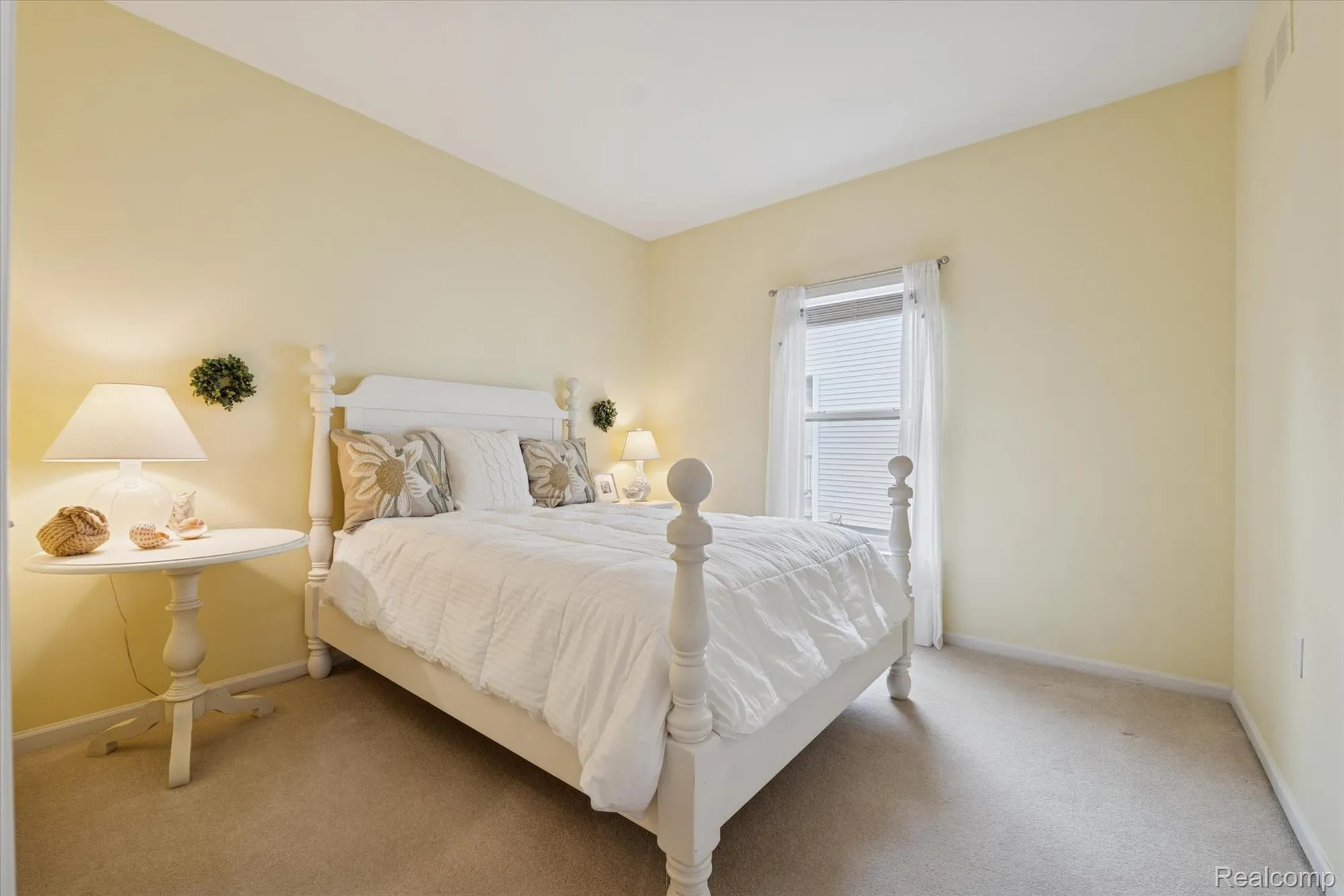 Property Slideshow image 23 of 43 | 4035 hillsdale dr, Auburn Hills, MI, 48326