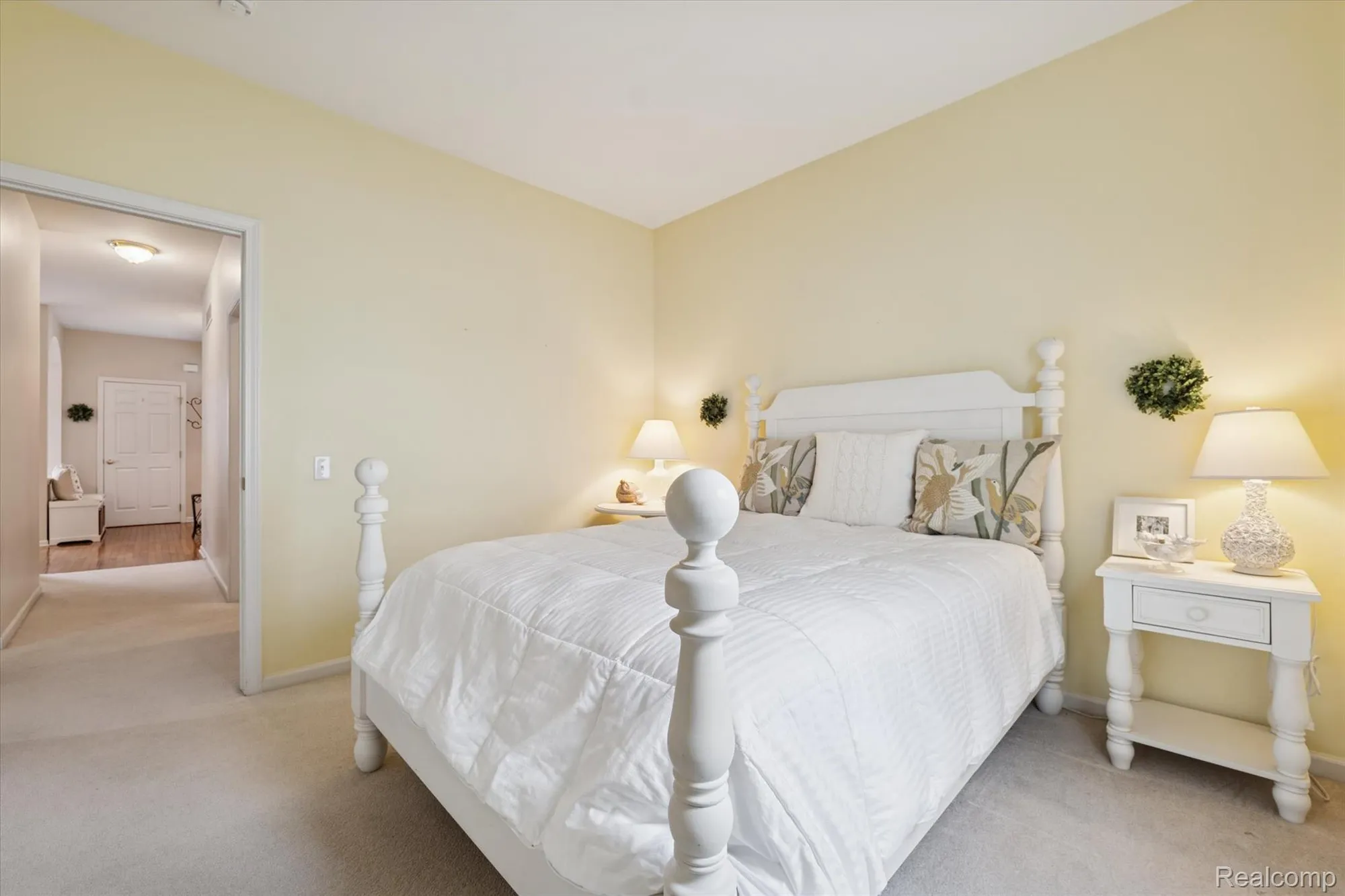 Property Slideshow image 24 of 43 | 4035 hillsdale dr, Auburn Hills, MI, 48326