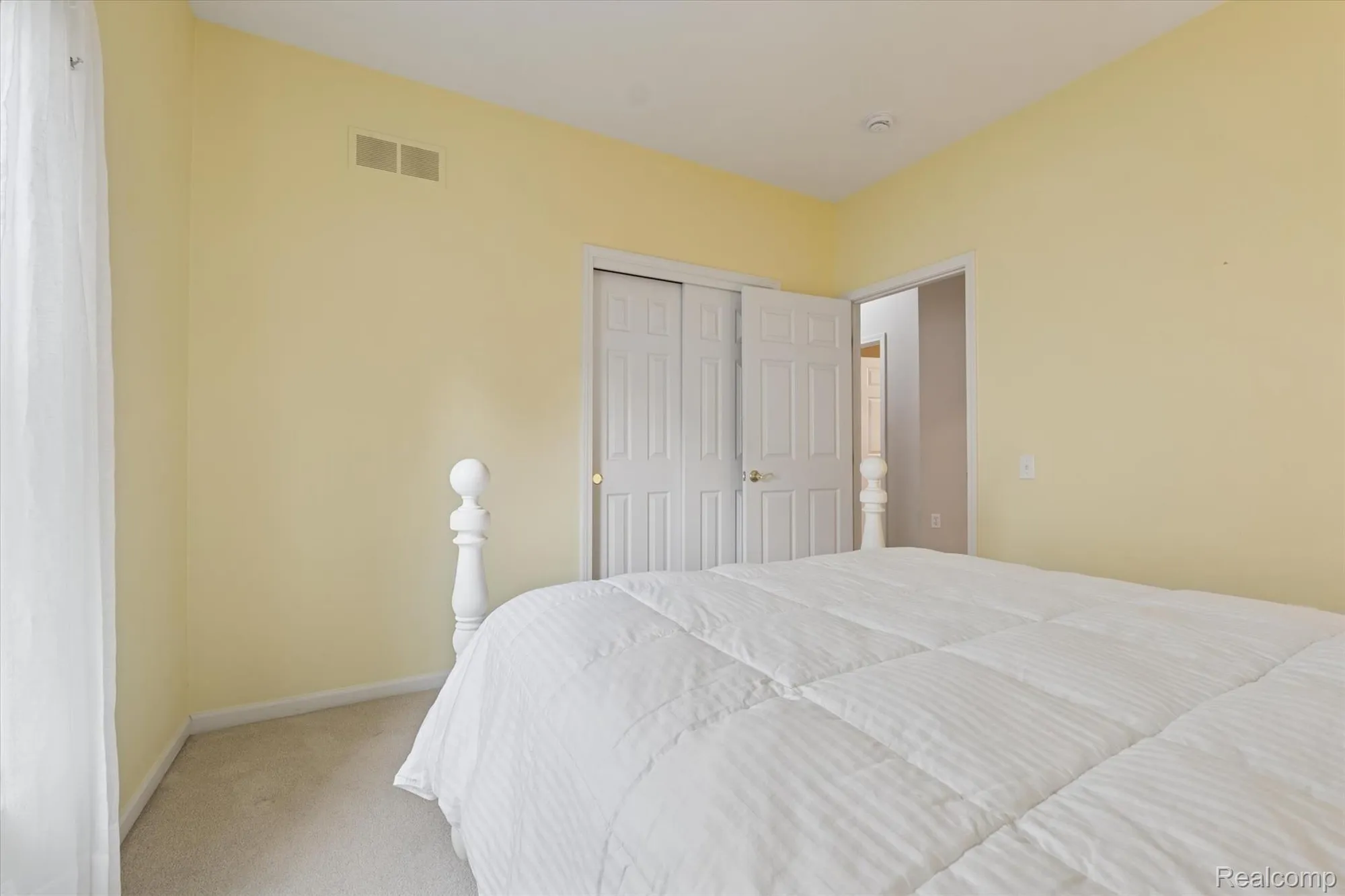 Property Slideshow image 25 of 43 | 4035 hillsdale dr, Auburn Hills, MI, 48326