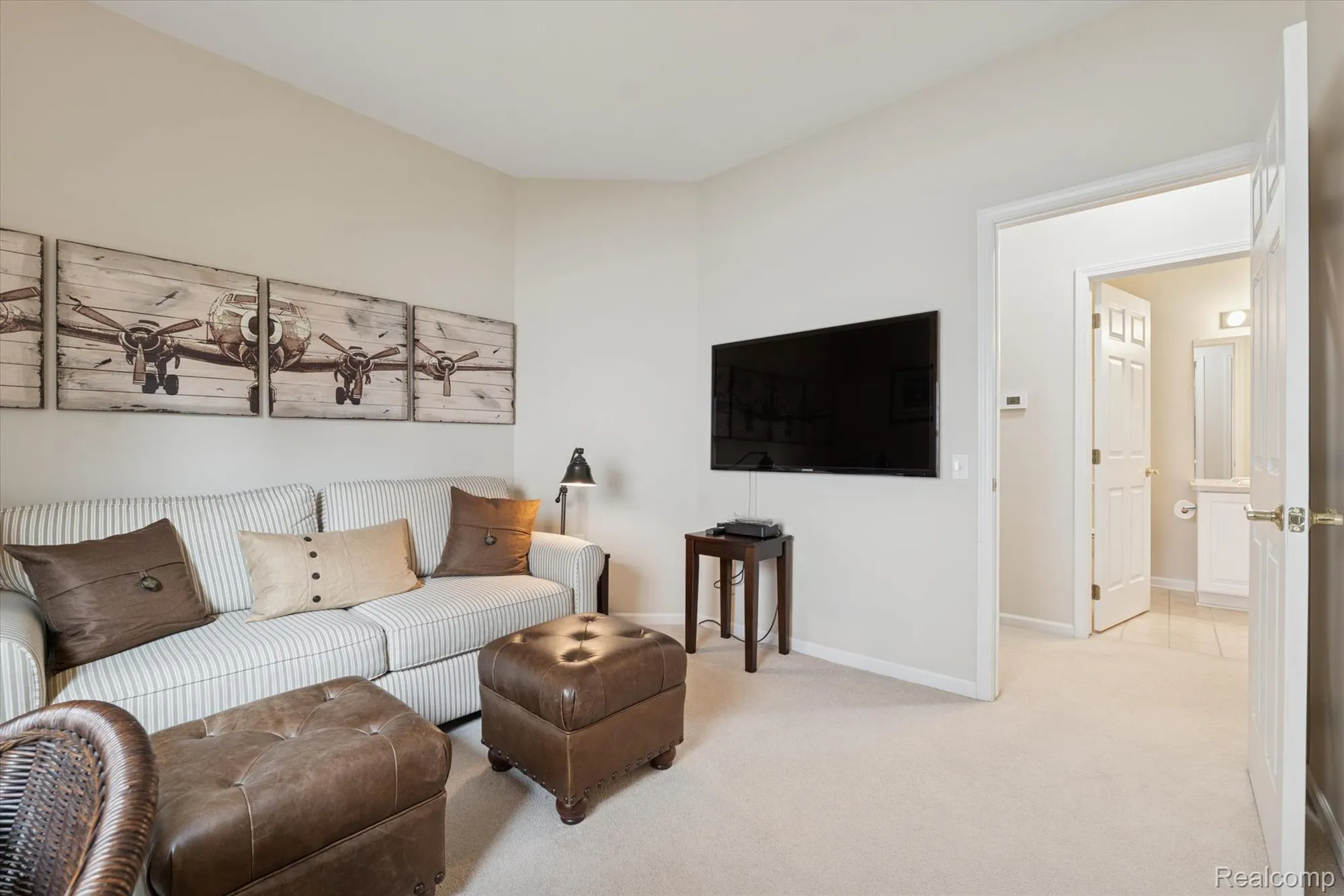 Property Slideshow image 27 of 43 | 4035 hillsdale dr, Auburn Hills, MI, 48326