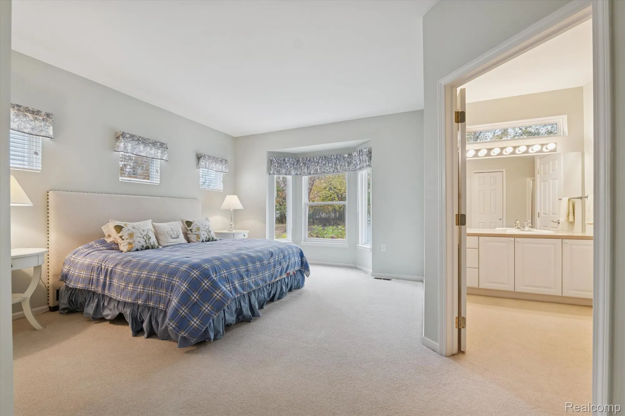 Property Slideshow image 30 of 43 | 4035 hillsdale dr, Auburn Hills, MI, 48326