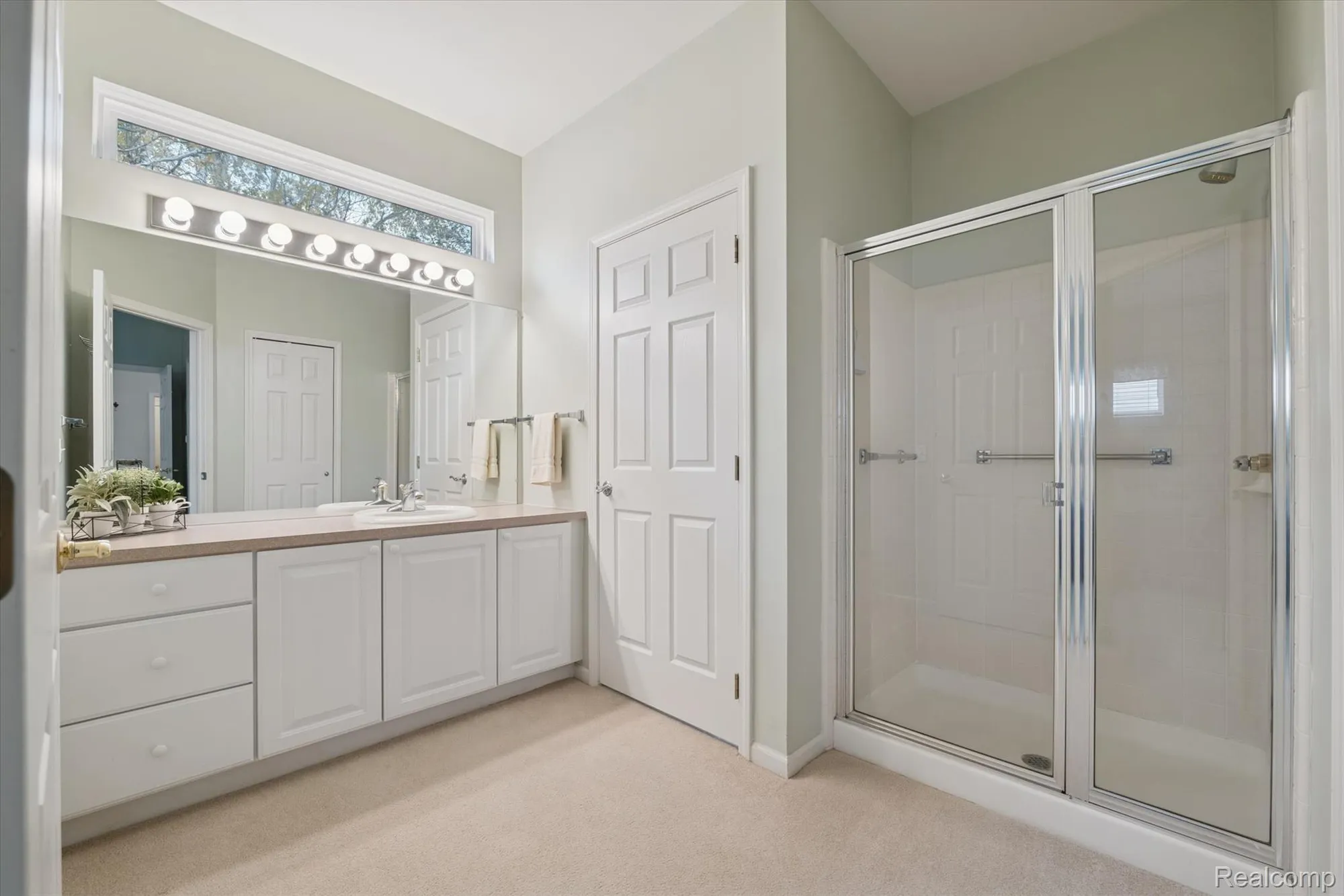 Property Slideshow image 35 of 43 | 4035 hillsdale dr, Auburn Hills, MI, 48326