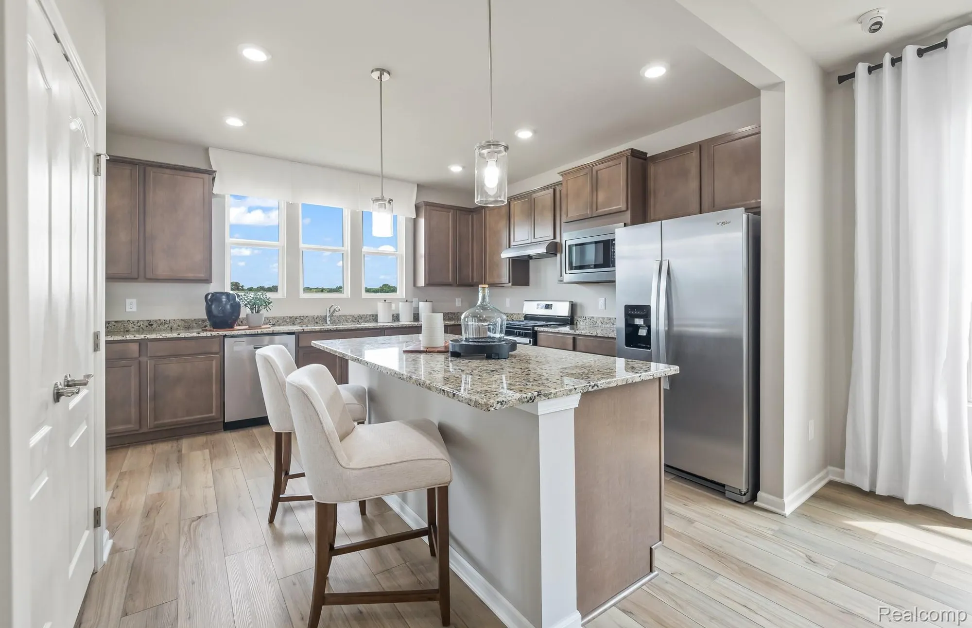 Property Slideshow image 7 of 15 | 4131 dogwood dr, Milford, MI, 48381