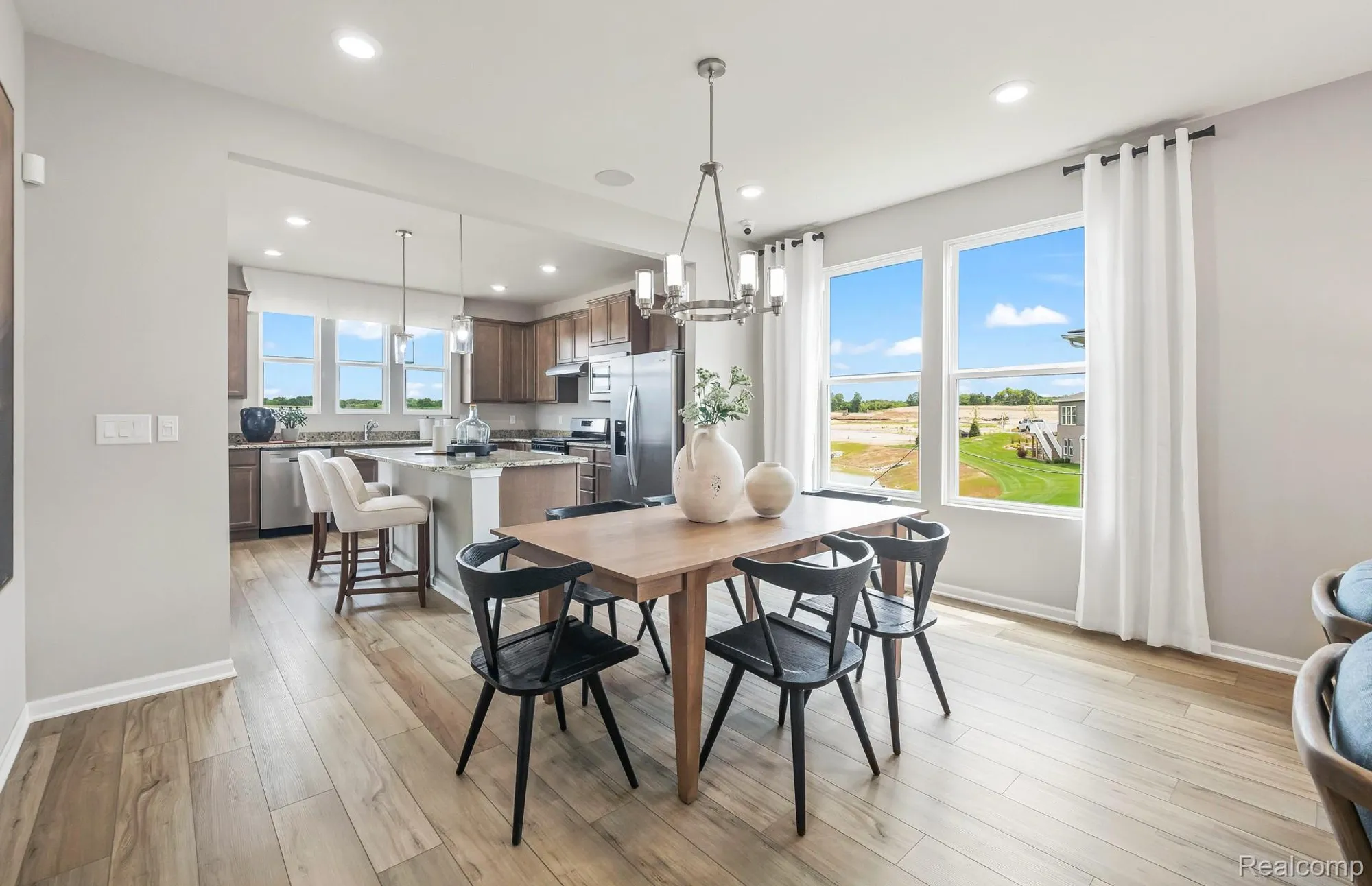 Property Slideshow image 9 of 15 | 4131 dogwood dr, Milford, MI, 48381