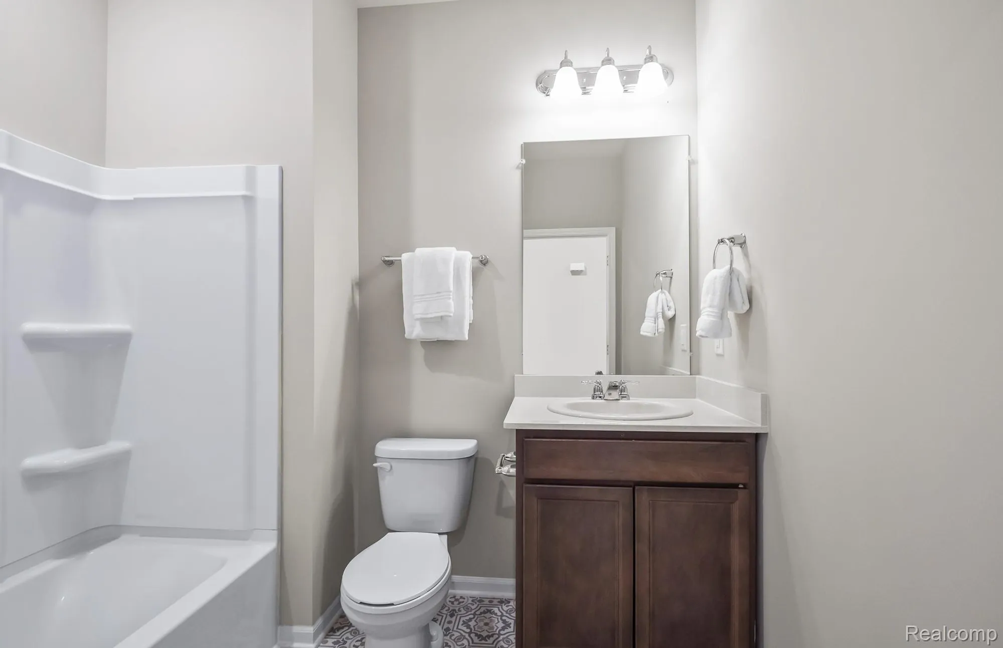 Property Slideshow image 14 of 15 | 4131 dogwood dr, Milford, MI, 48381