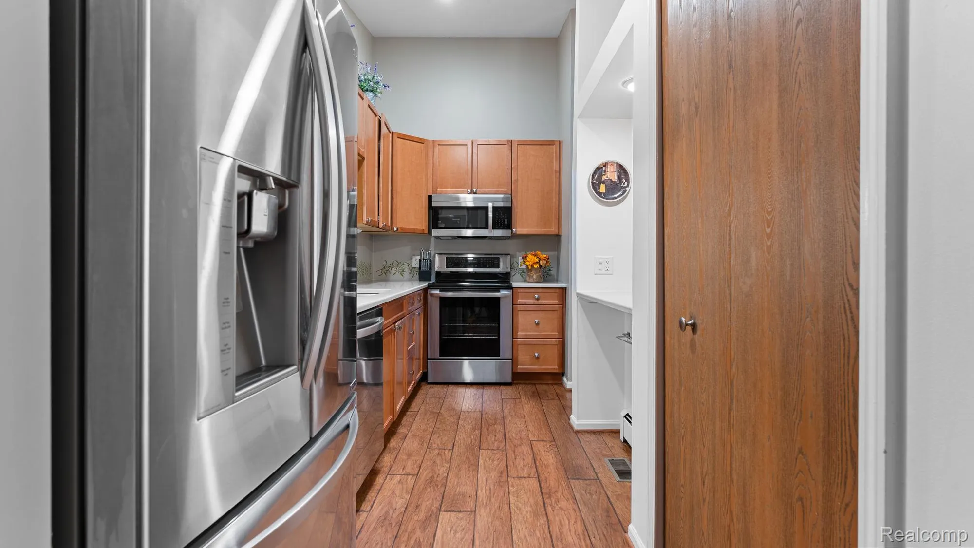 Property Slideshow image 5 of 39 | 25106 hamilton ct, Southlyoncity_oakland, MI, 47178