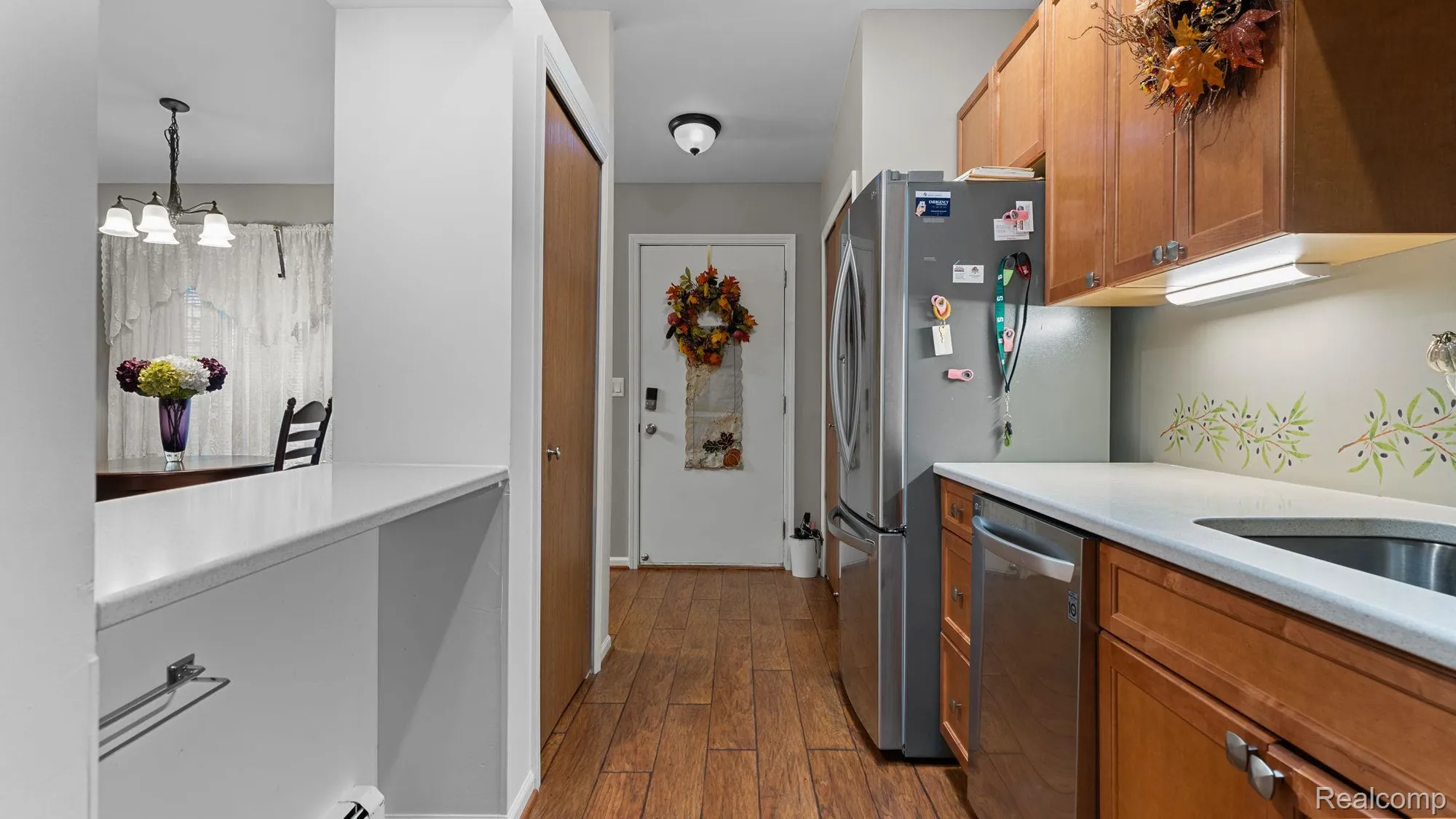 Property Slideshow image 7 of 39 | 25106 hamilton ct, Southlyoncity_oakland, MI, 47178