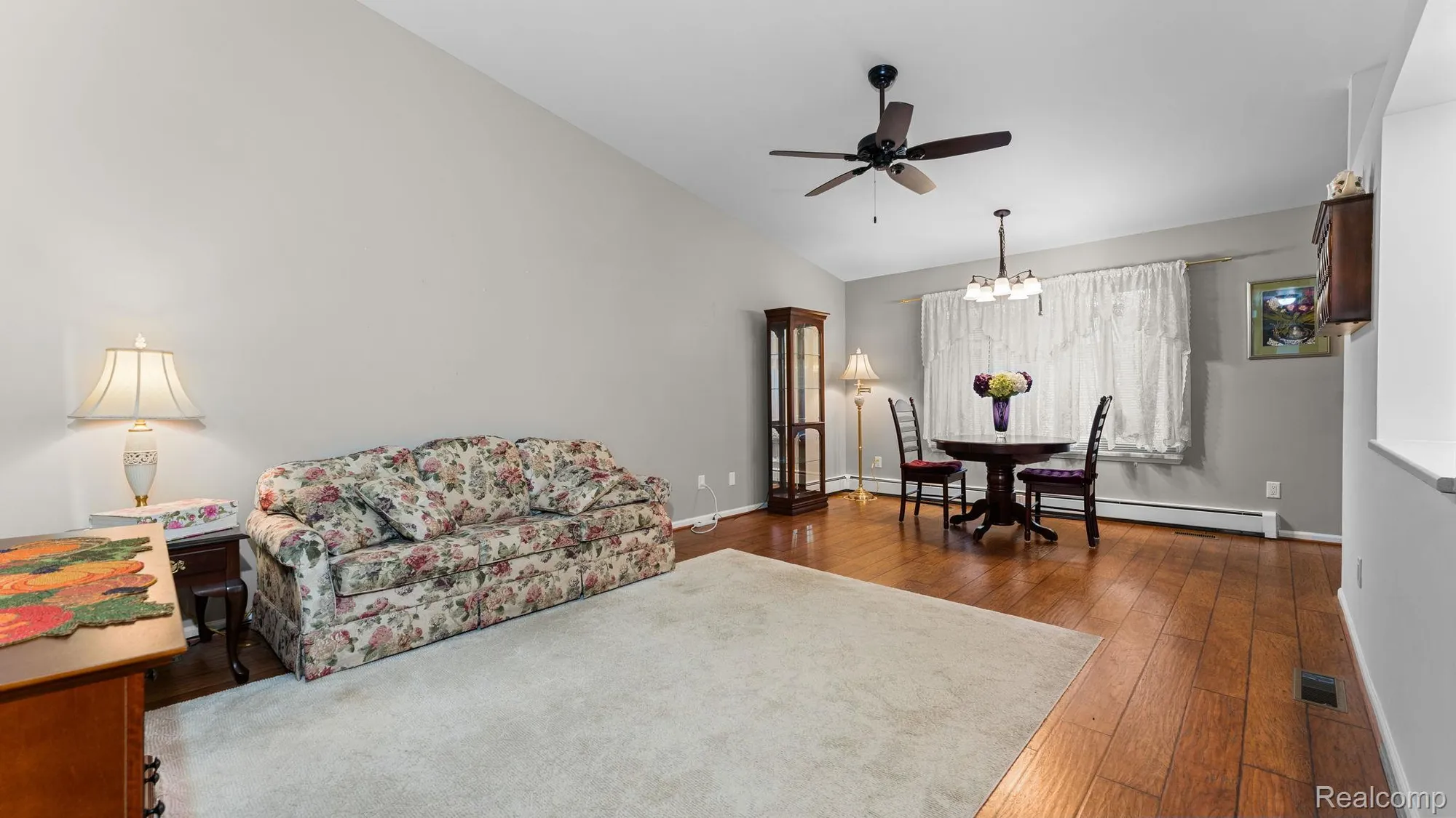 Property Slideshow image 9 of 39 | 25106 hamilton ct, Southlyoncity_oakland, MI, 47178