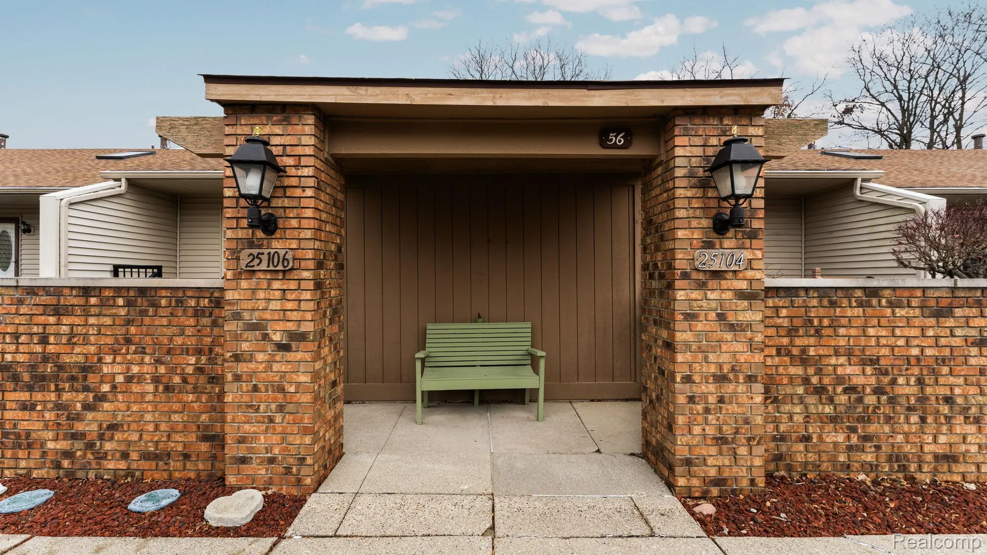 Property Slideshow image 1 of 39 | 25106 hamilton ct, Southlyoncity_oakland, MI, 47178