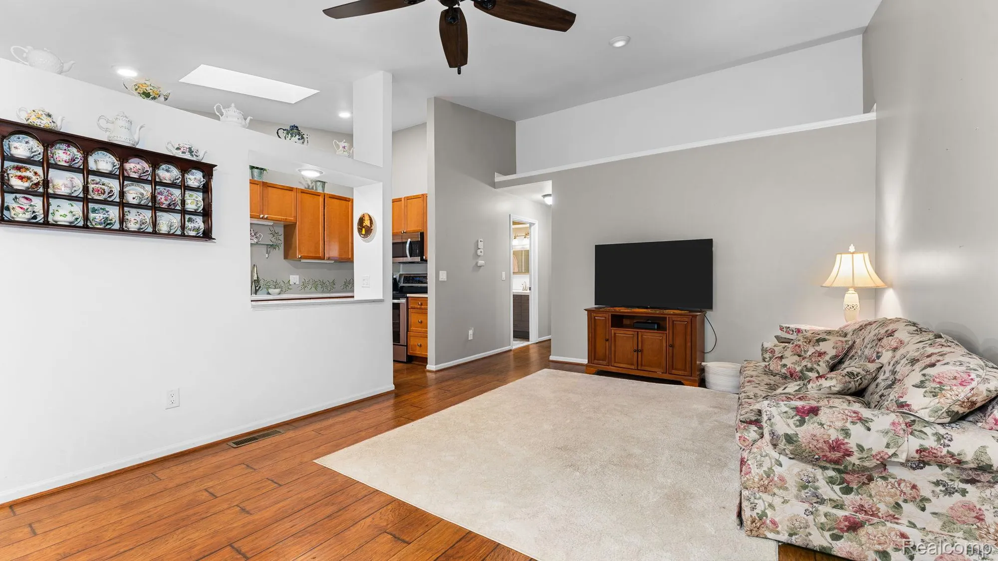 Property Slideshow image 12 of 39 | 25106 hamilton ct, Southlyoncity_oakland, MI, 47178