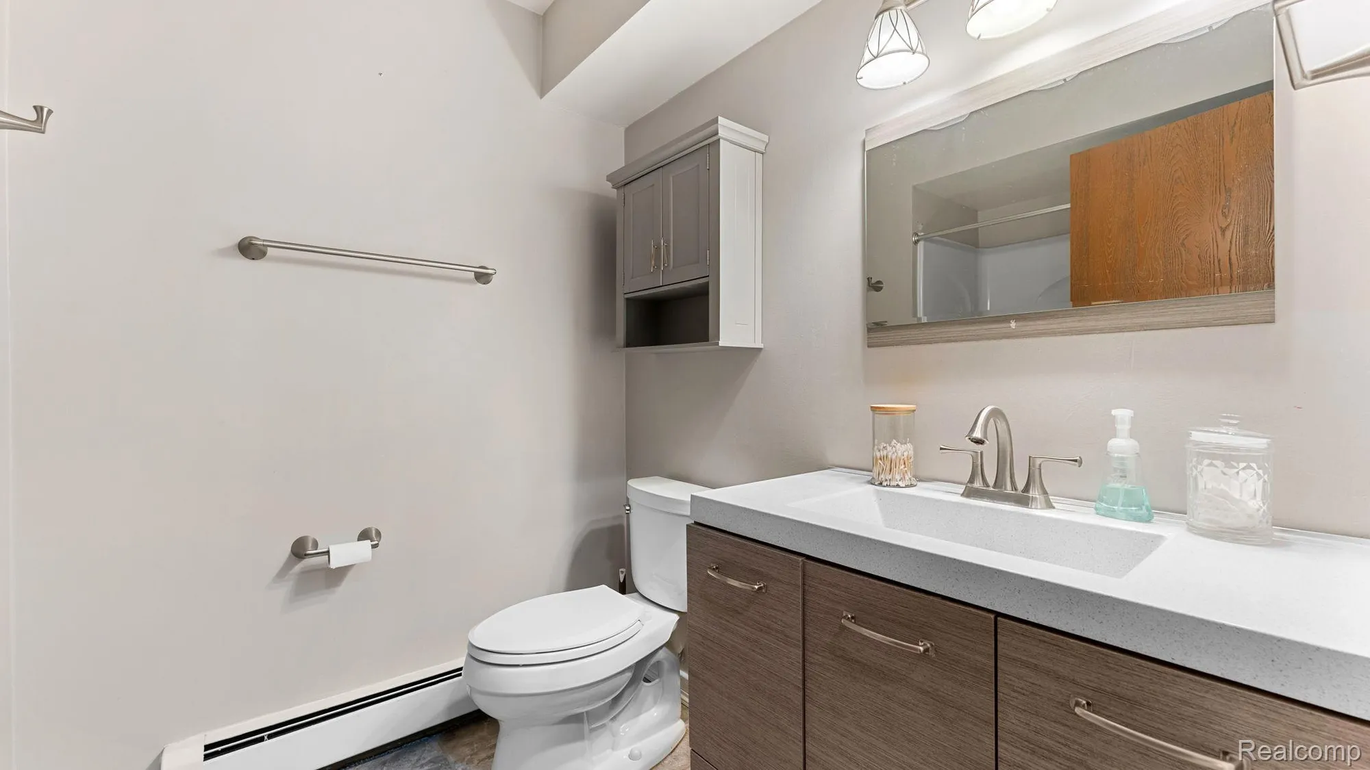 Property Slideshow image 13 of 39 | 25106 hamilton ct, Southlyoncity_oakland, MI, 47178