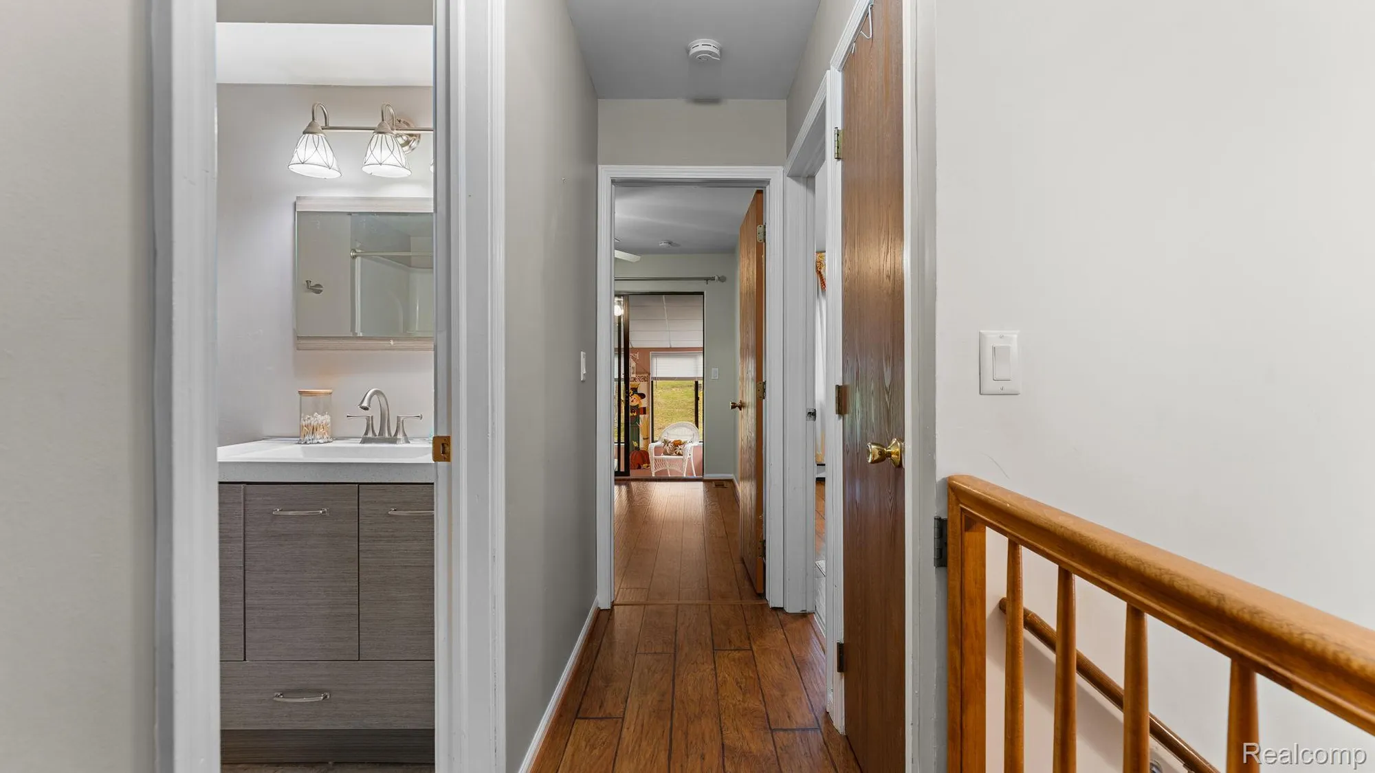 Property Slideshow image 14 of 39 | 25106 hamilton ct, Southlyoncity_oakland, MI, 47178