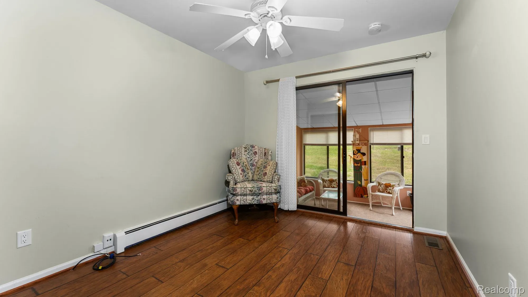 Property Slideshow image 17 of 39 | 25106 hamilton ct, Southlyoncity_oakland, MI, 47178