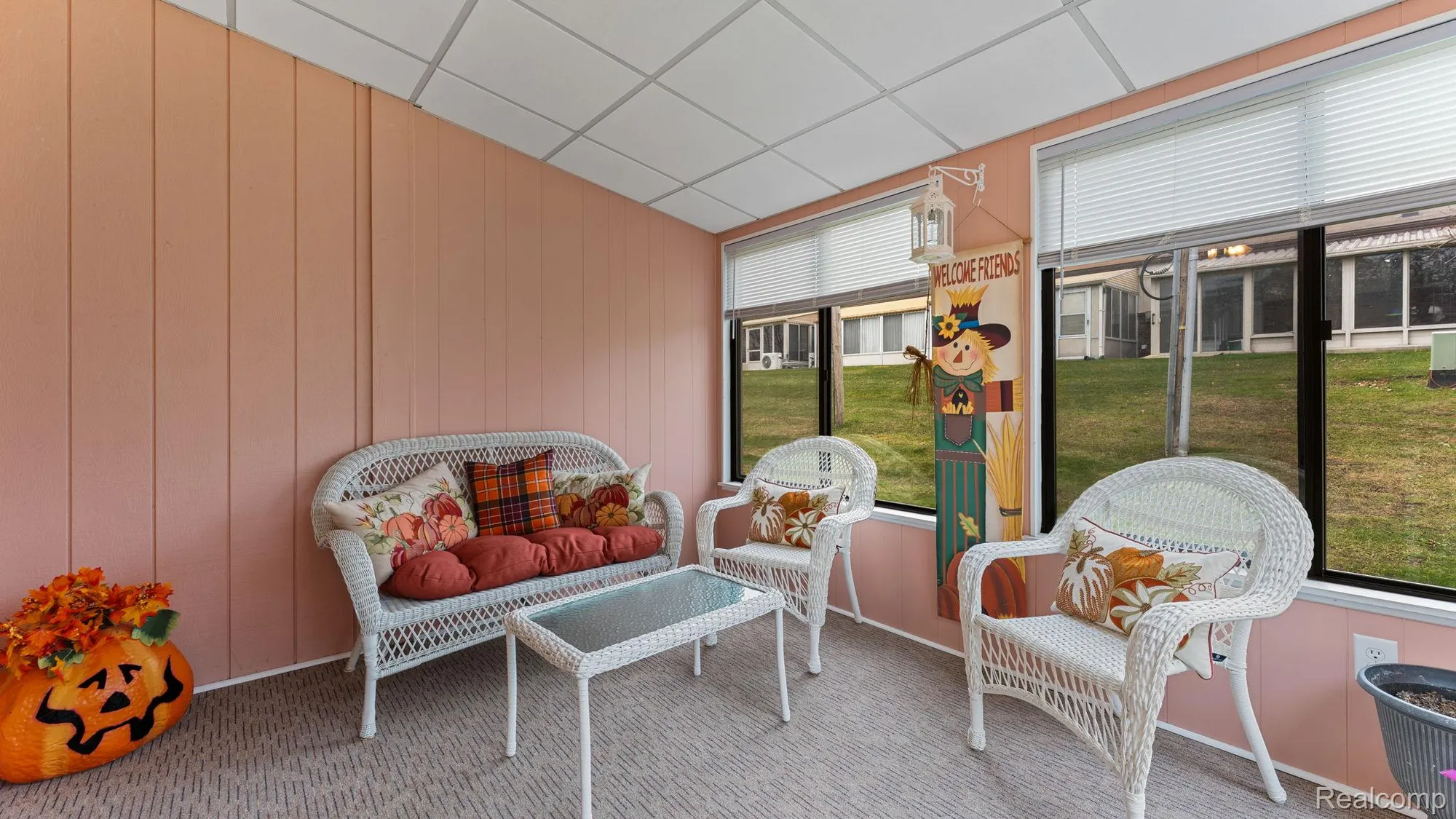 Property Slideshow image 19 of 39 | 25106 hamilton ct, Southlyoncity_oakland, MI, 47178