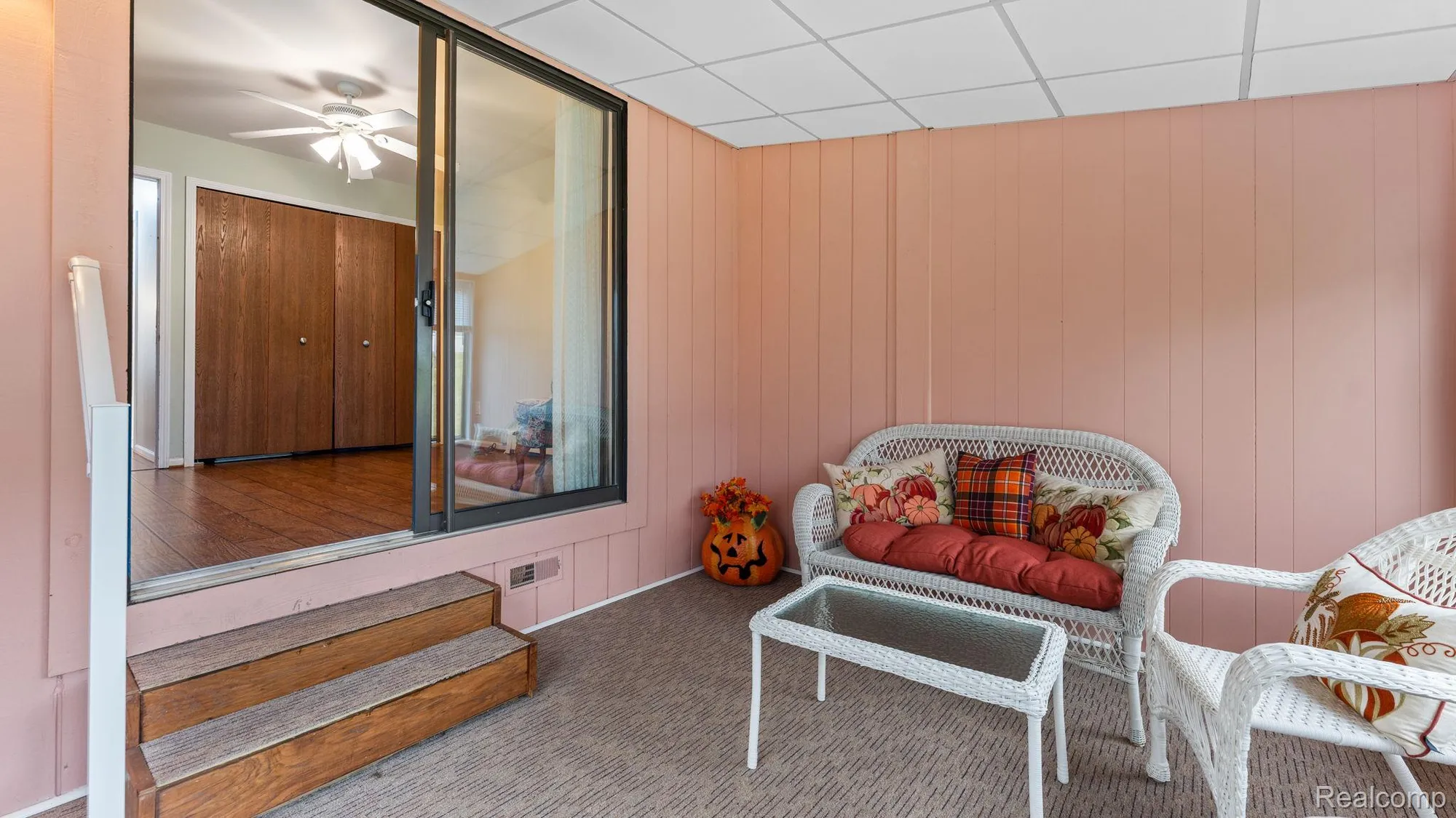 Property Slideshow image 20 of 39 | 25106 hamilton ct, Southlyoncity_oakland, MI, 47178