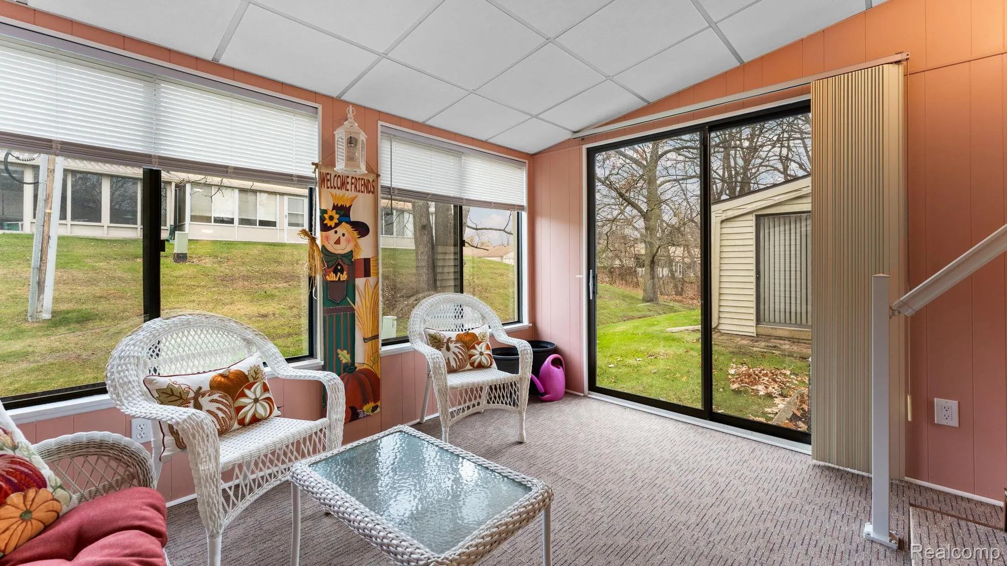 Property Slideshow image 21 of 39 | 25106 hamilton ct, Southlyoncity_oakland, MI, 47178