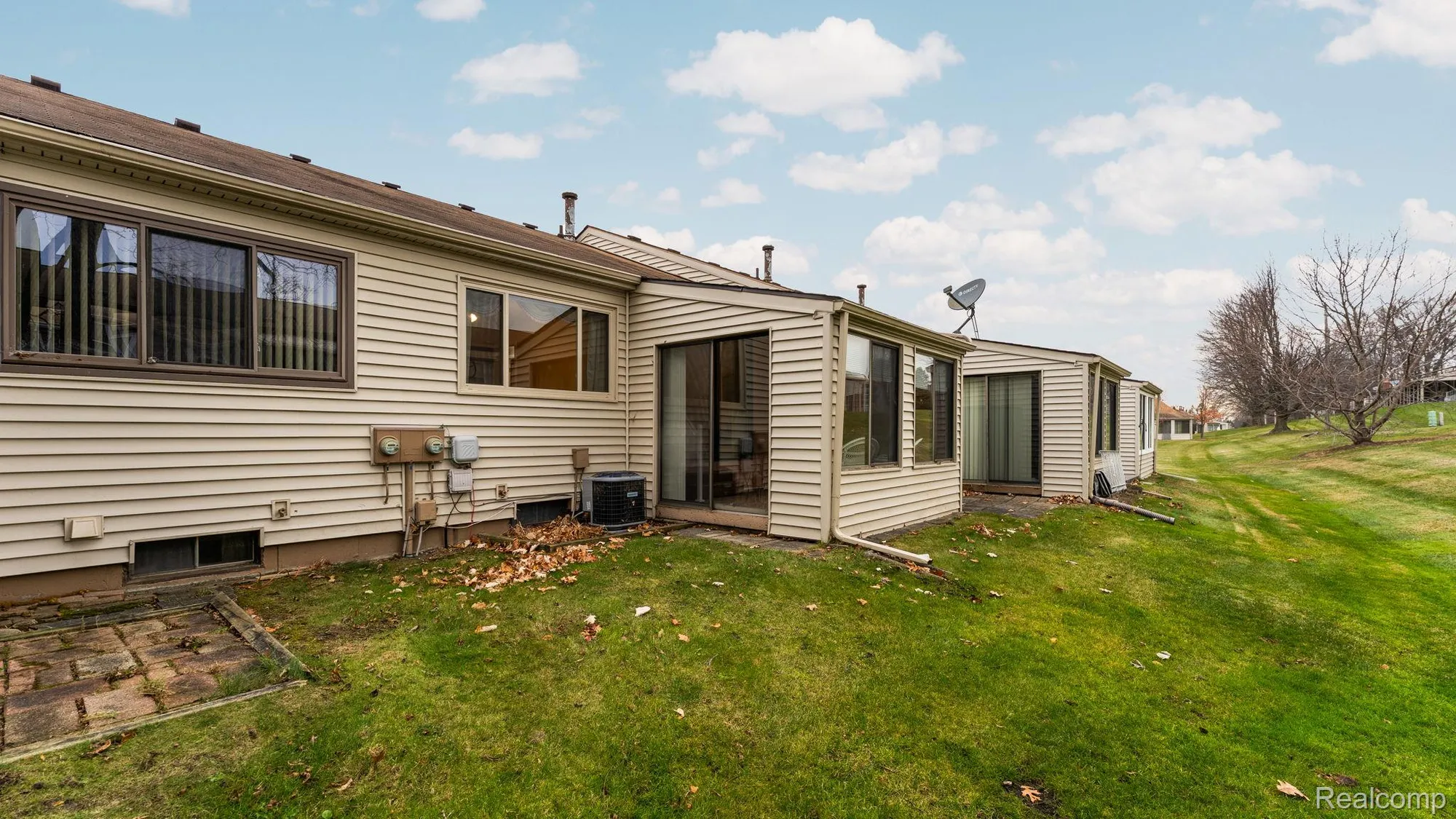 Property Slideshow image 22 of 39 | 25106 hamilton ct, Southlyoncity_oakland, MI, 47178