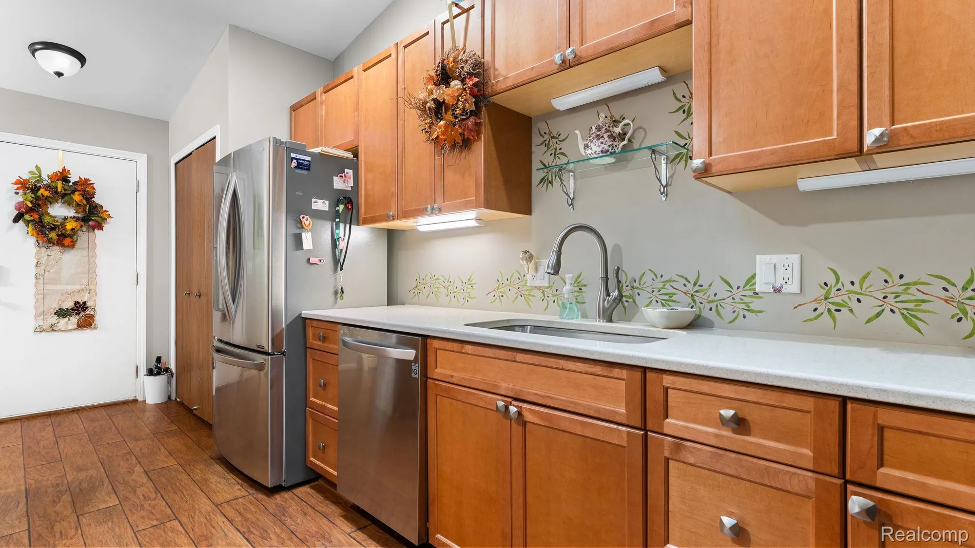 Property Slideshow image 4 of 39 | 25106 hamilton ct, Southlyoncity_oakland, MI, 47178