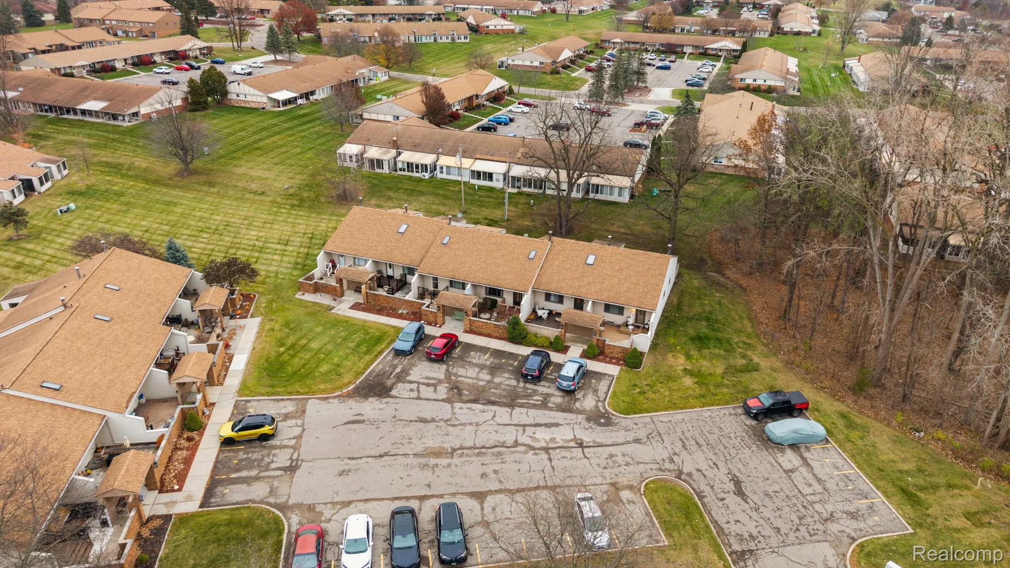 Property Slideshow image 34 of 39 | 25106 hamilton ct, Southlyoncity_oakland, MI, 47178