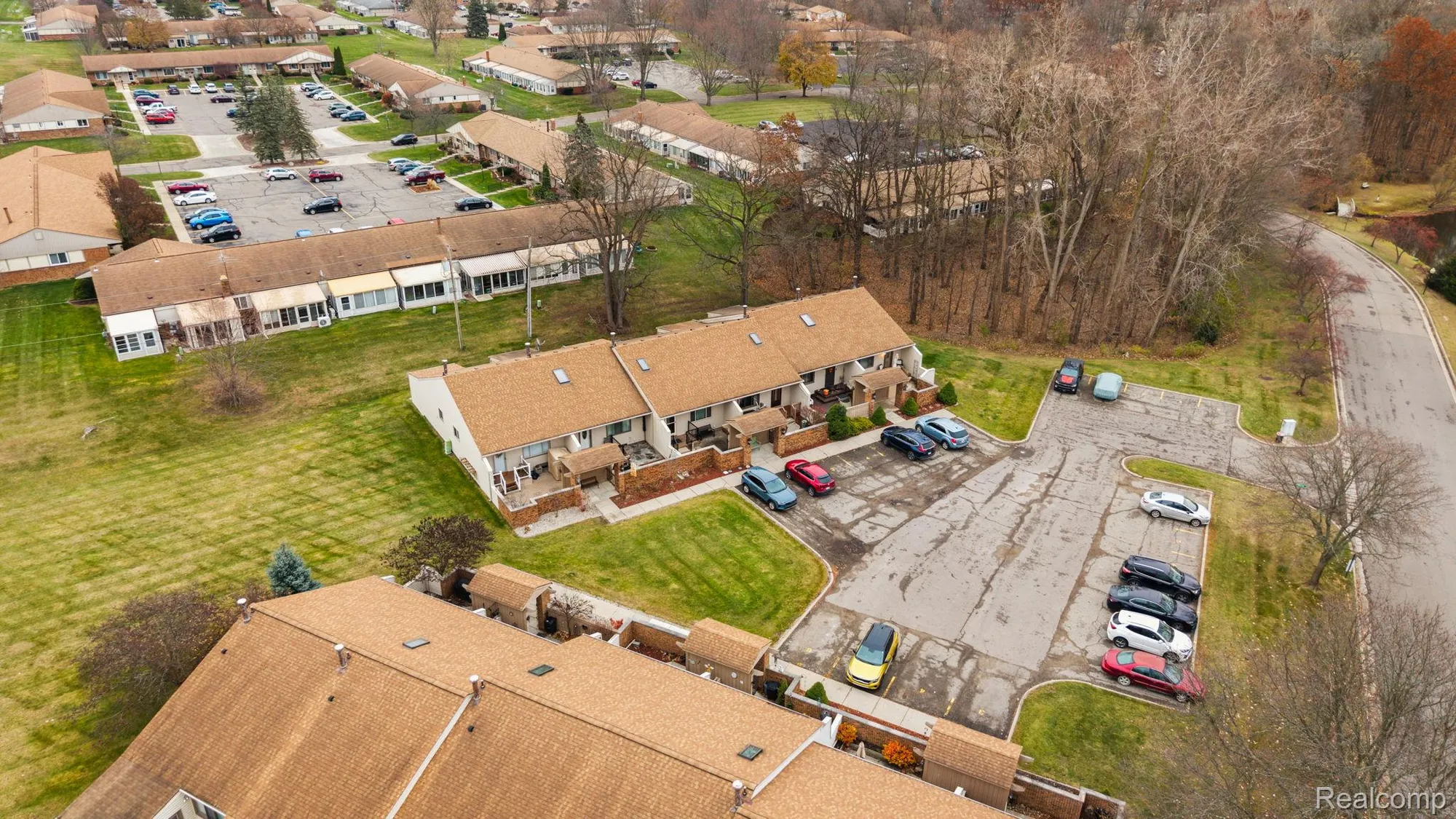 Property Slideshow image 35 of 39 | 25106 hamilton ct, Southlyoncity_oakland, MI, 47178