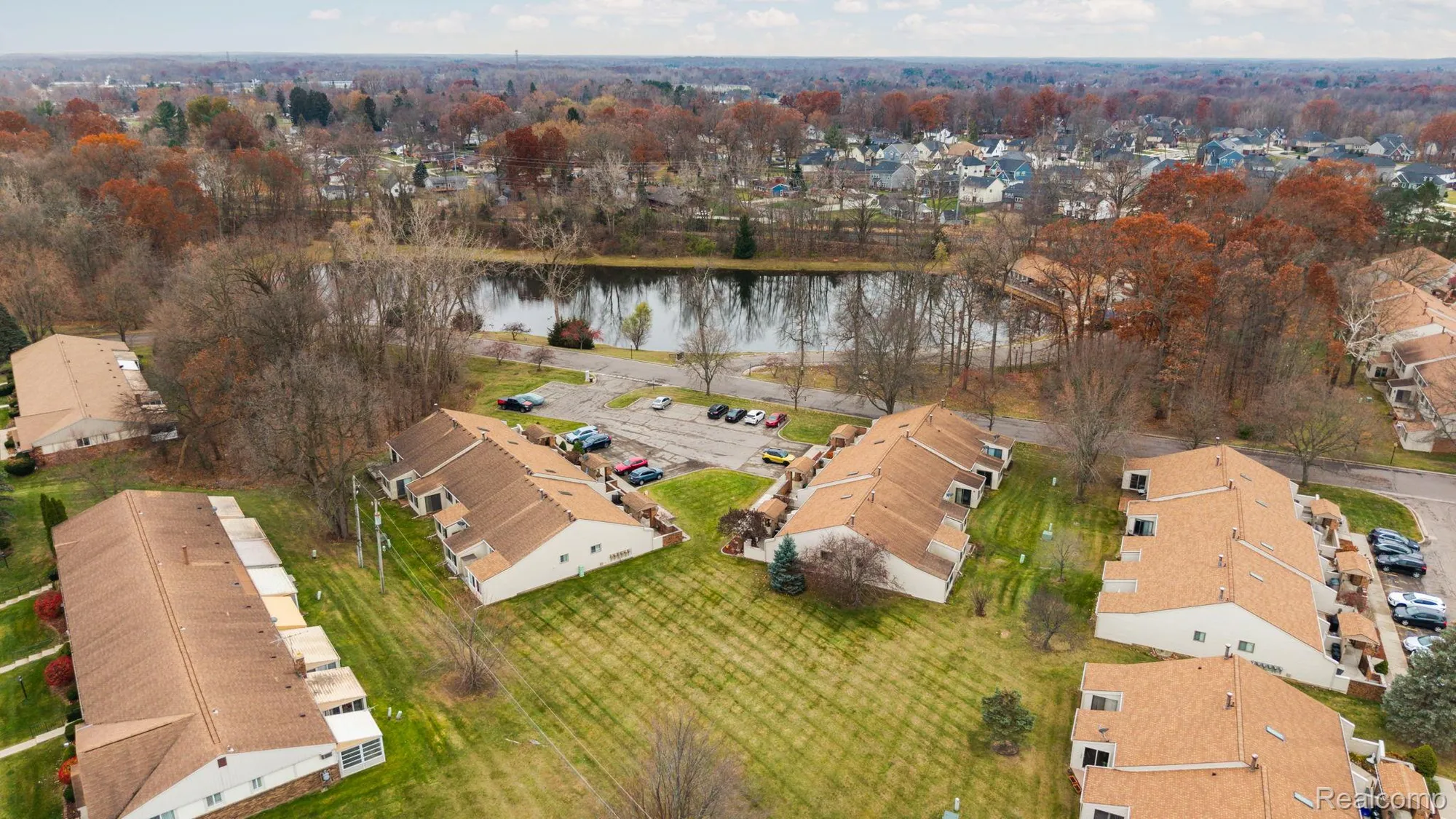 Property Slideshow image 36 of 39 | 25106 hamilton ct, Southlyoncity_oakland, MI, 47178