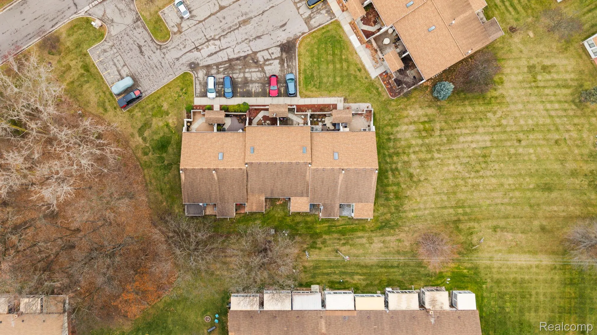 Property Slideshow image 37 of 39 | 25106 hamilton ct, Southlyoncity_oakland, MI, 47178