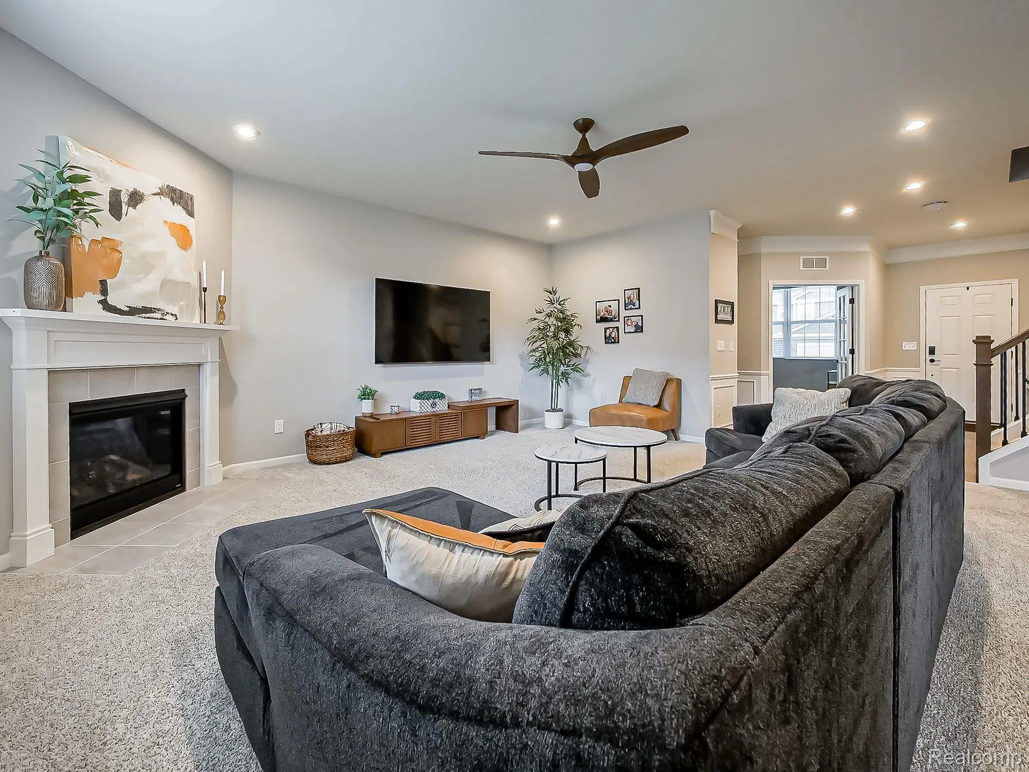 Property Slideshow image 5 of 32 | 6040 fieldstone cir, South Lyon, MI, 48178