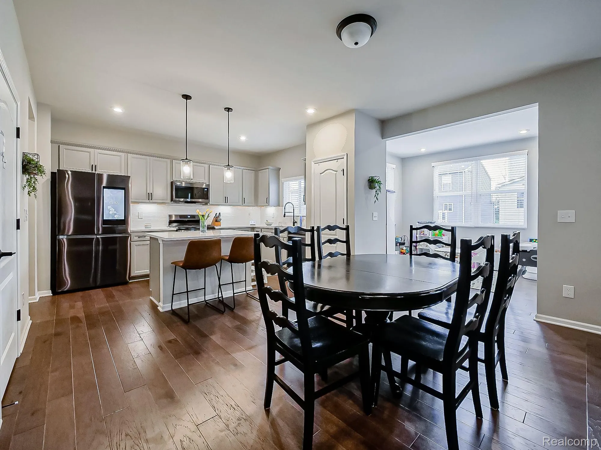 Property Slideshow image 8 of 32 | 6040 fieldstone cir, South Lyon, MI, 48178