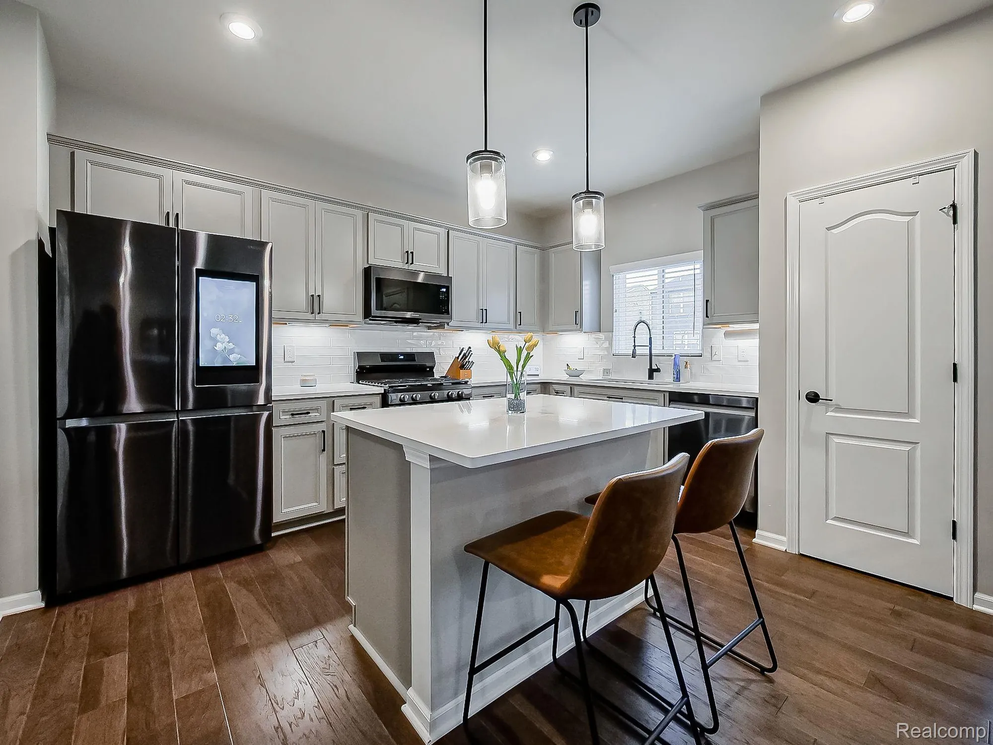 Property Slideshow image 10 of 32 | 6040 fieldstone cir, South Lyon, MI, 48178