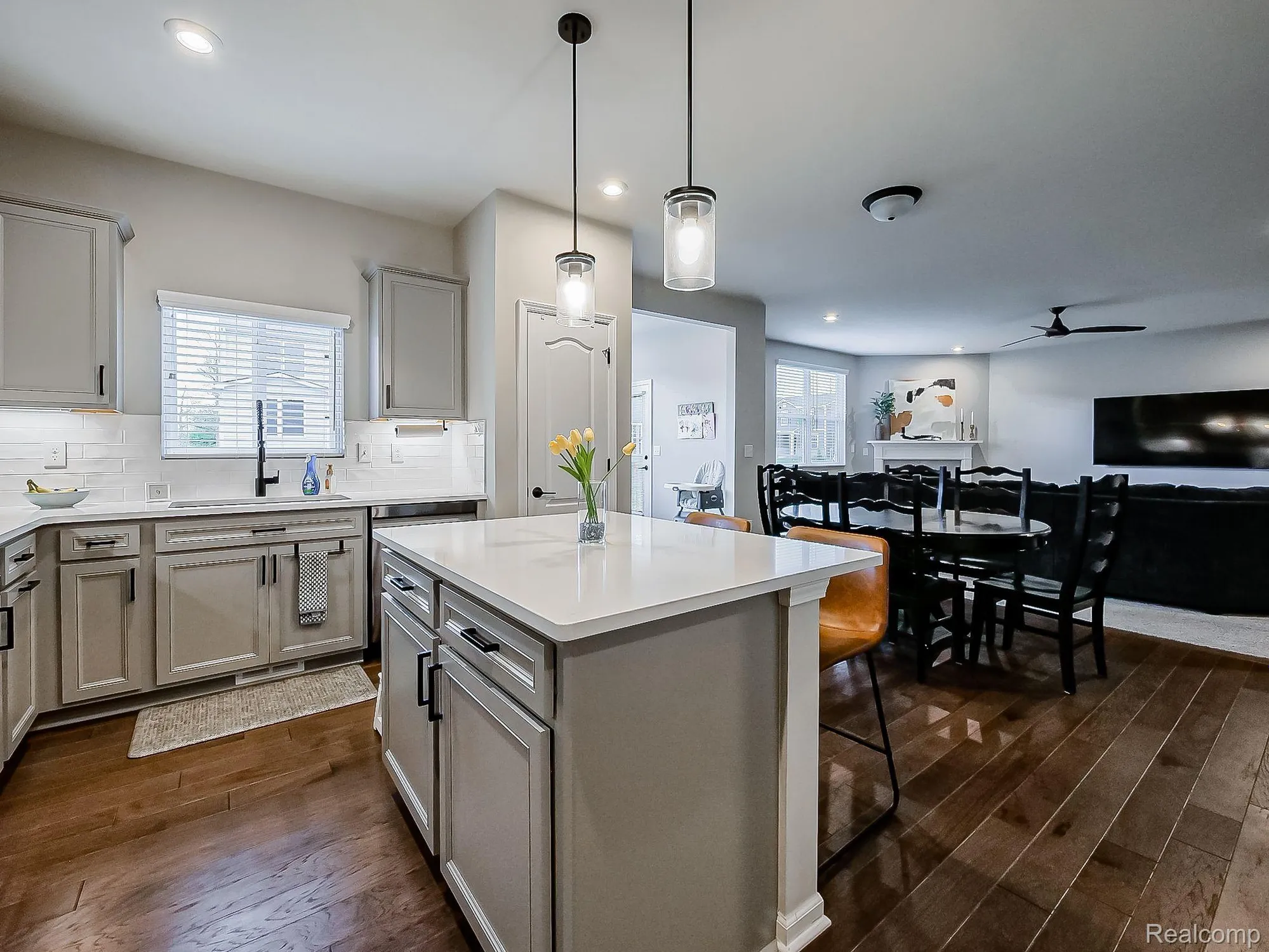 Property Slideshow image 12 of 32 | 6040 fieldstone cir, South Lyon, MI, 48178