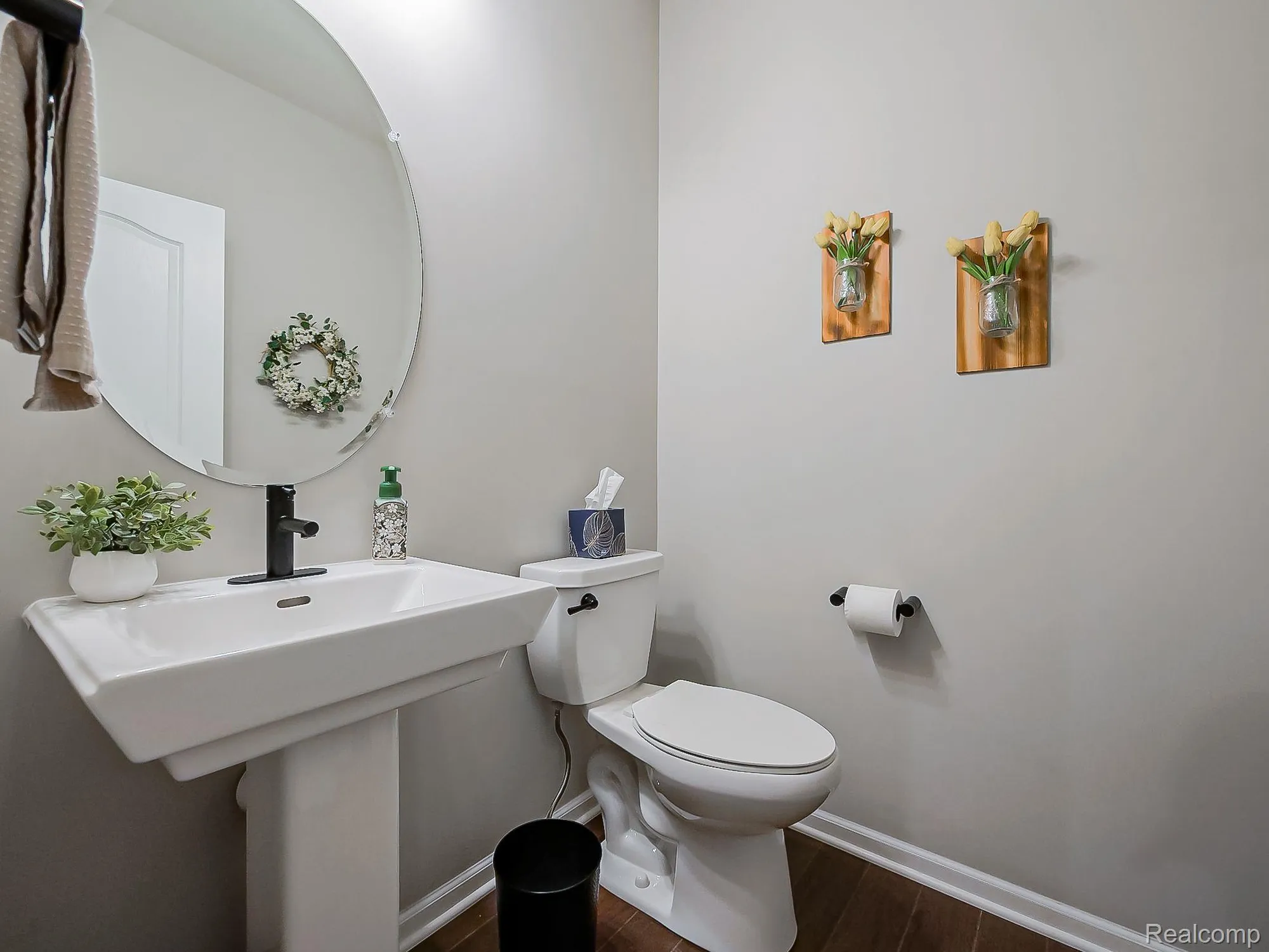 Property Slideshow image 13 of 32 | 6040 fieldstone cir, South Lyon, MI, 48178