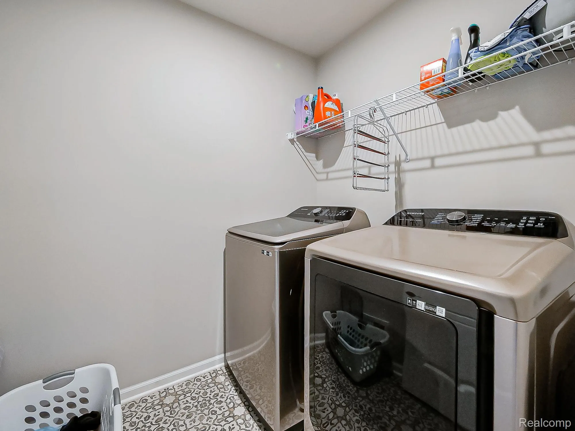 Property Slideshow image 14 of 32 | 6040 fieldstone cir, South Lyon, MI, 48178