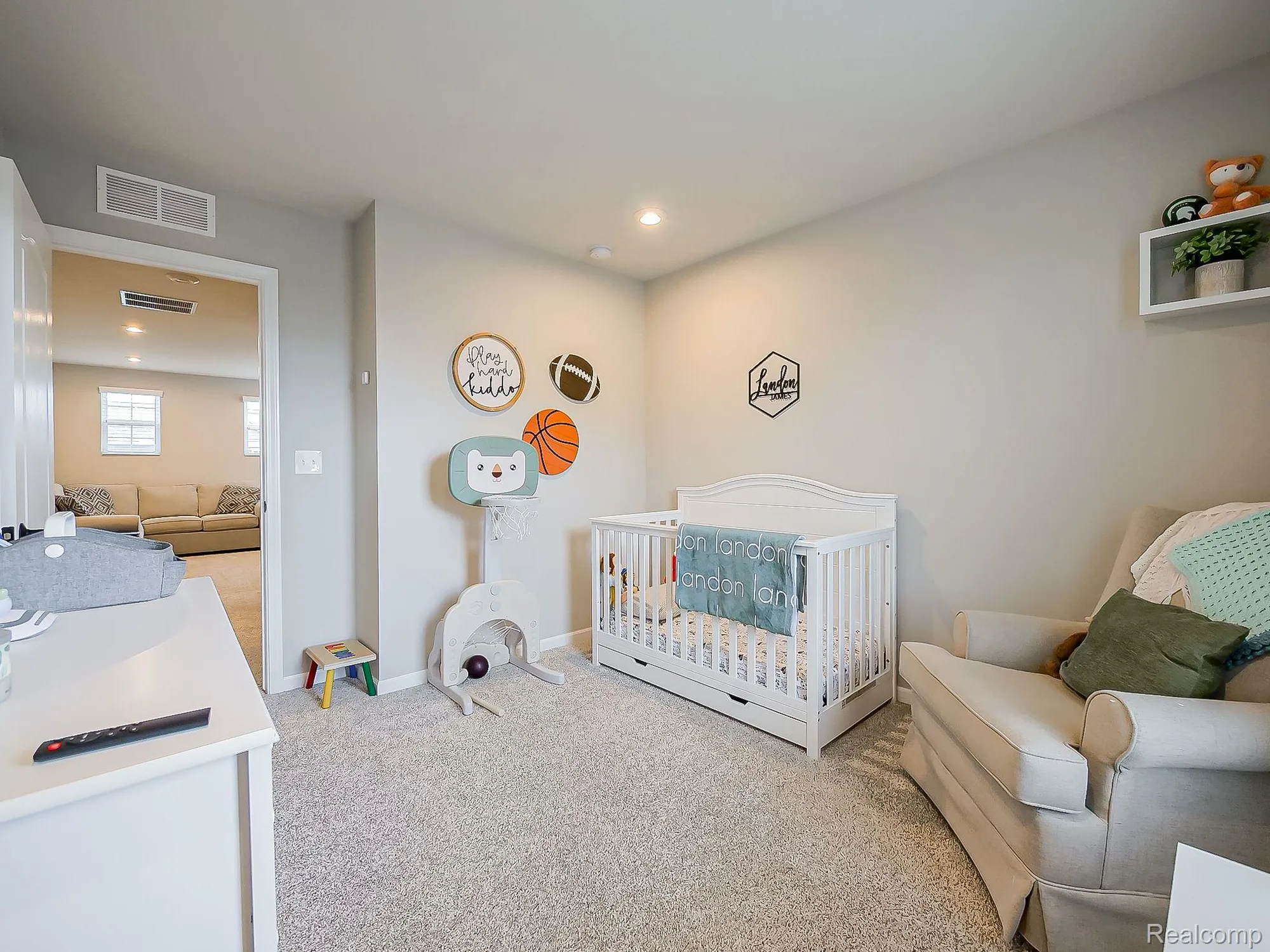 Property Slideshow image 18 of 32 | 6040 fieldstone cir, South Lyon, MI, 48178