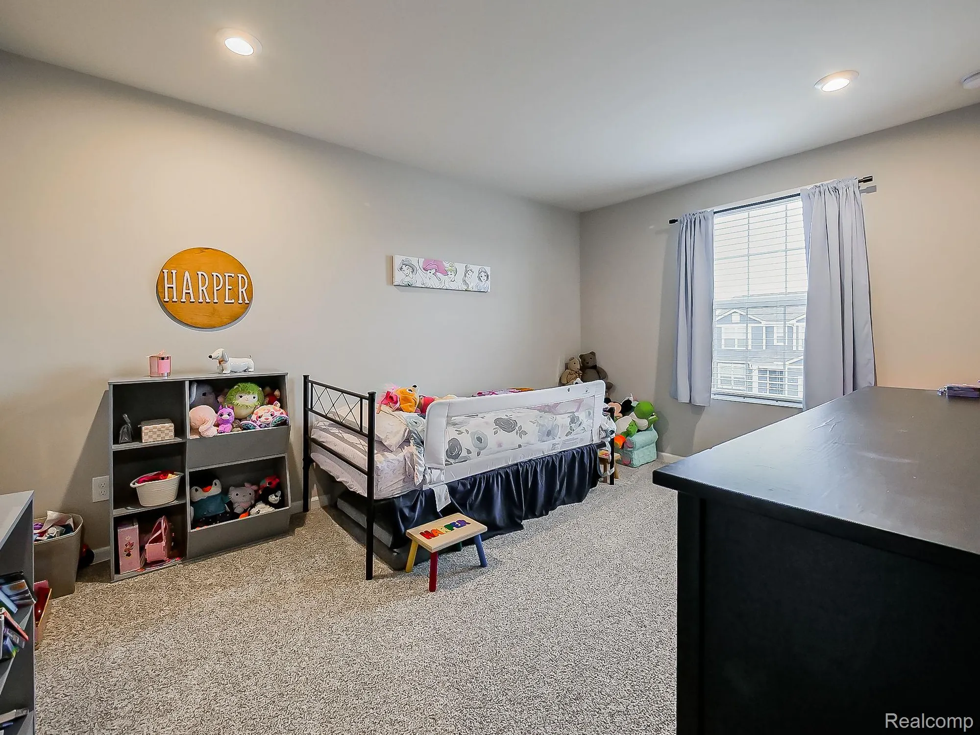 Property Slideshow image 20 of 32 | 6040 fieldstone cir, South Lyon, MI, 48178