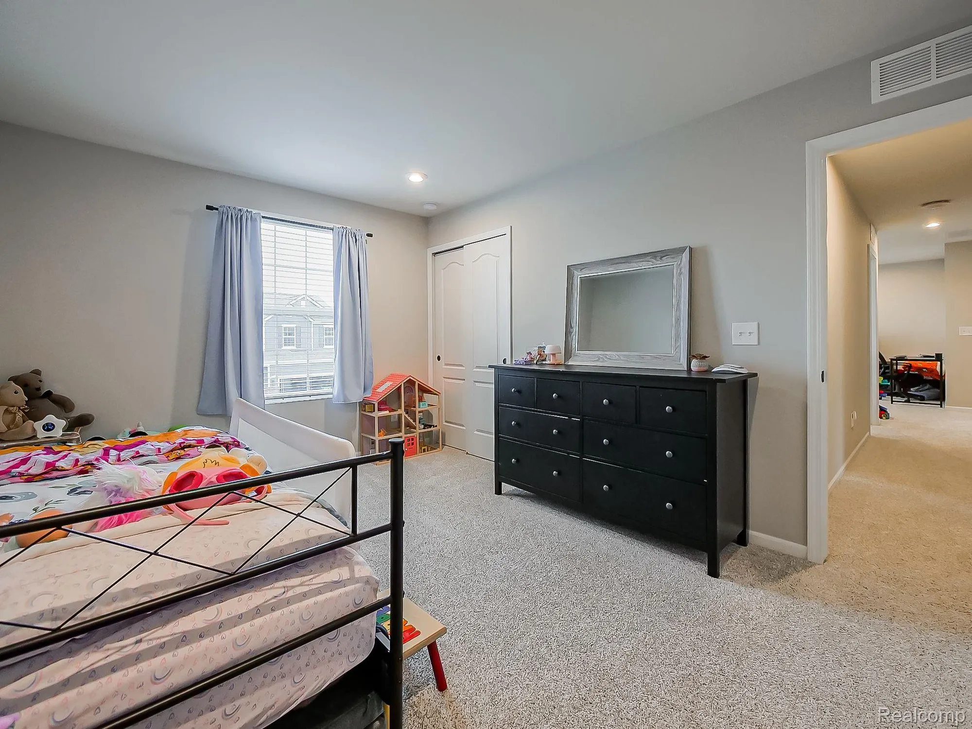 Property Slideshow image 21 of 32 | 6040 fieldstone cir, South Lyon, MI, 48178