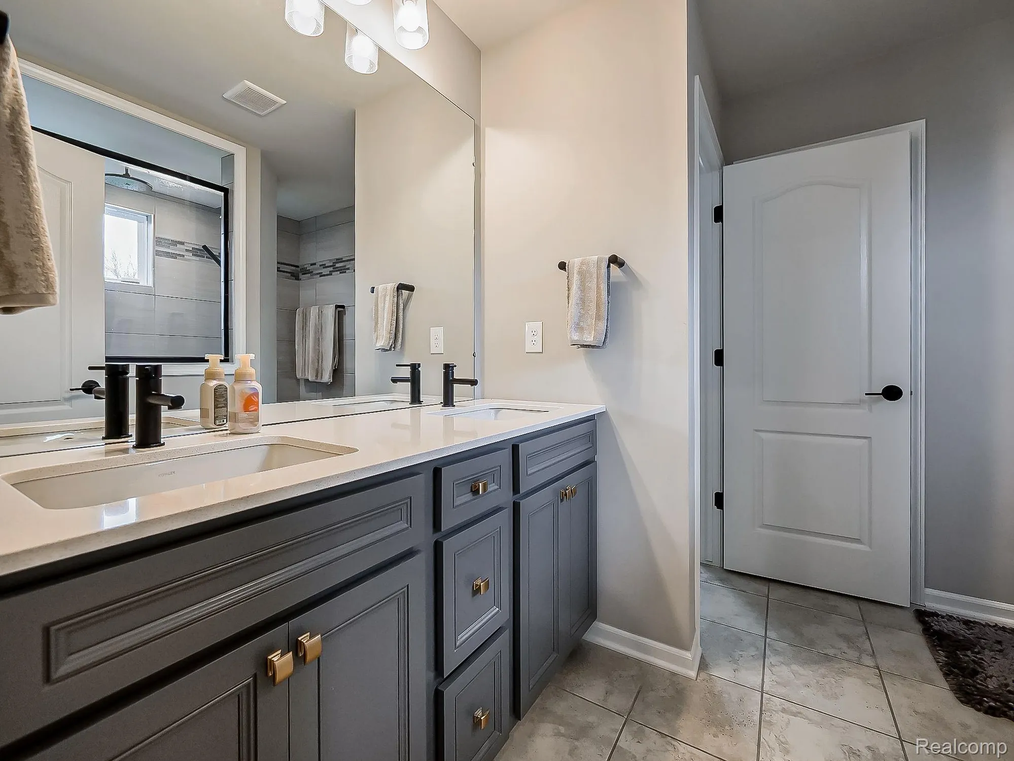 Property Slideshow image 25 of 32 | 6040 fieldstone cir, South Lyon, MI, 48178