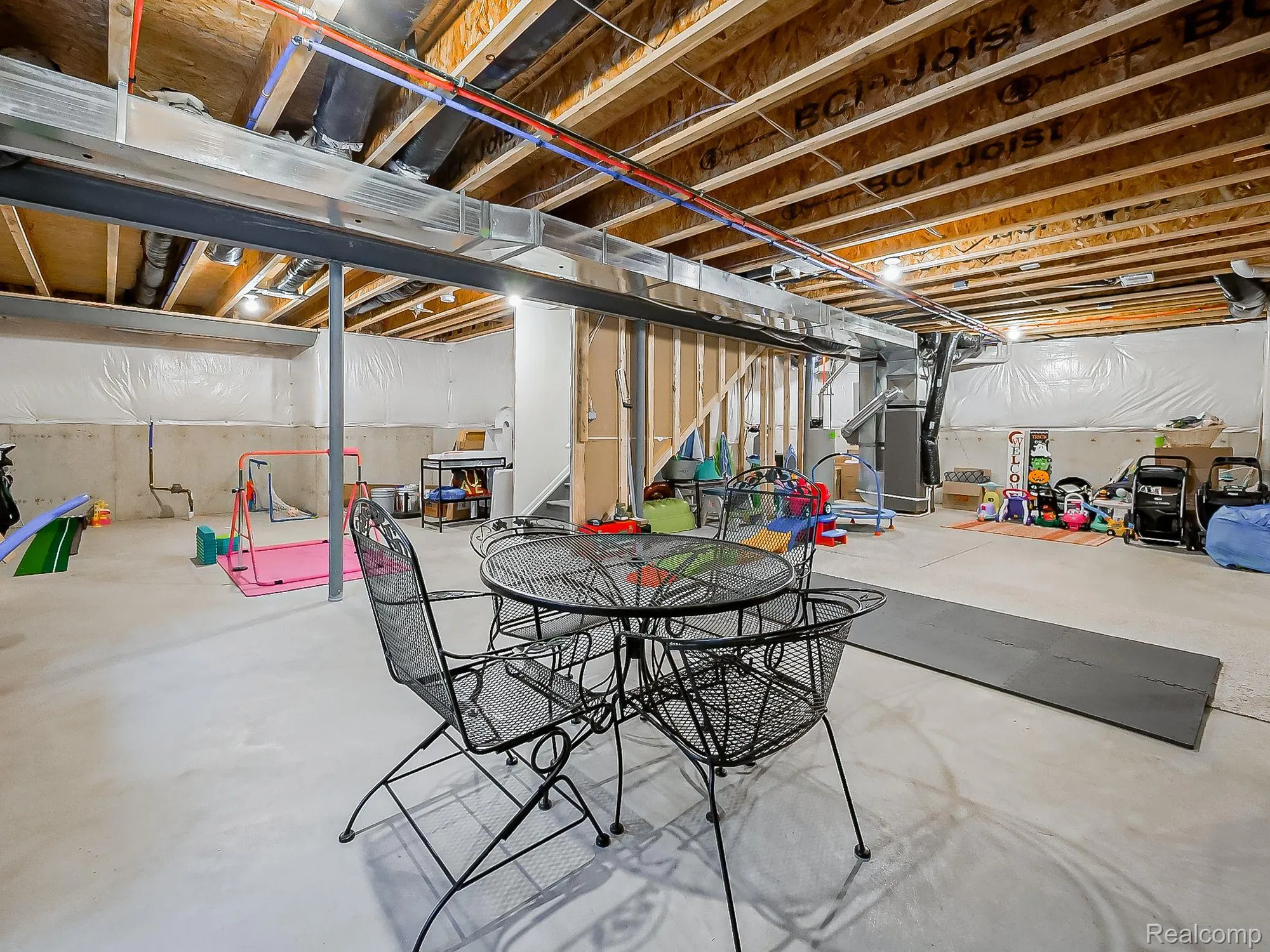 Property Slideshow image 27 of 32 | 6040 fieldstone cir, South Lyon, MI, 48178