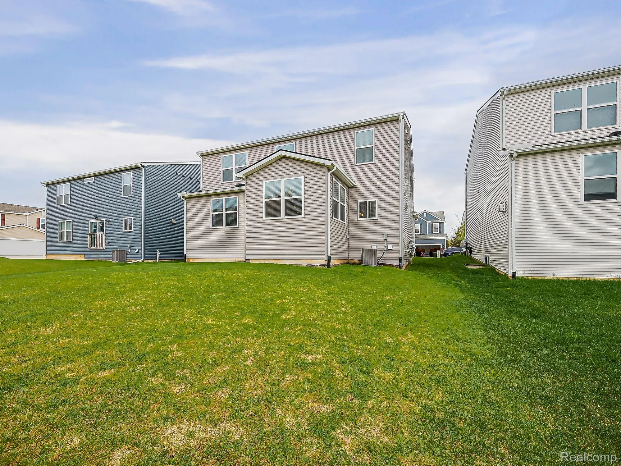 Property Slideshow image 30 of 32 | 6040 fieldstone cir, South Lyon, MI, 48178