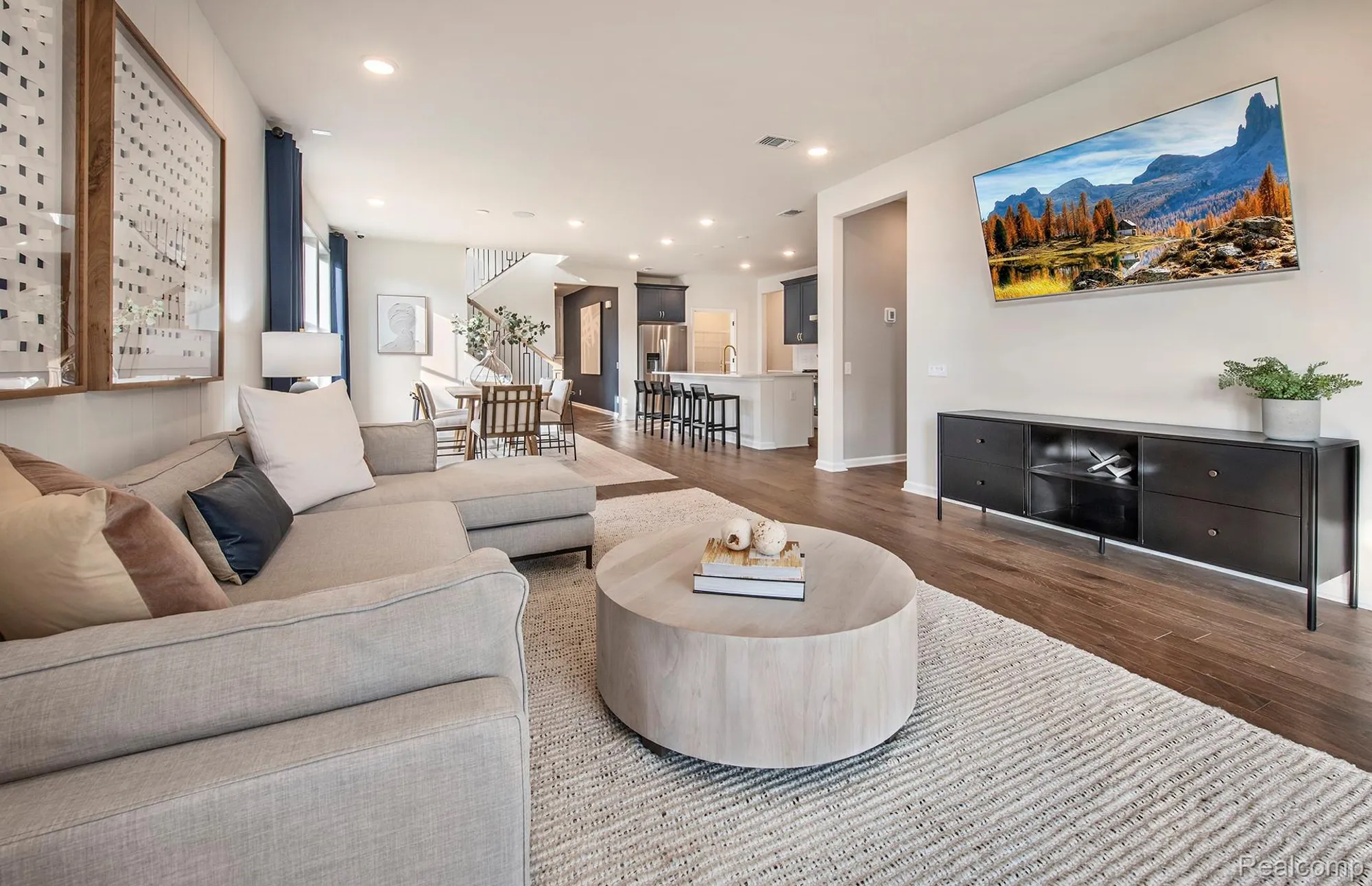 Property Slideshow image 7 of 11 | 1991 marigold way, Milford, MI, 48381