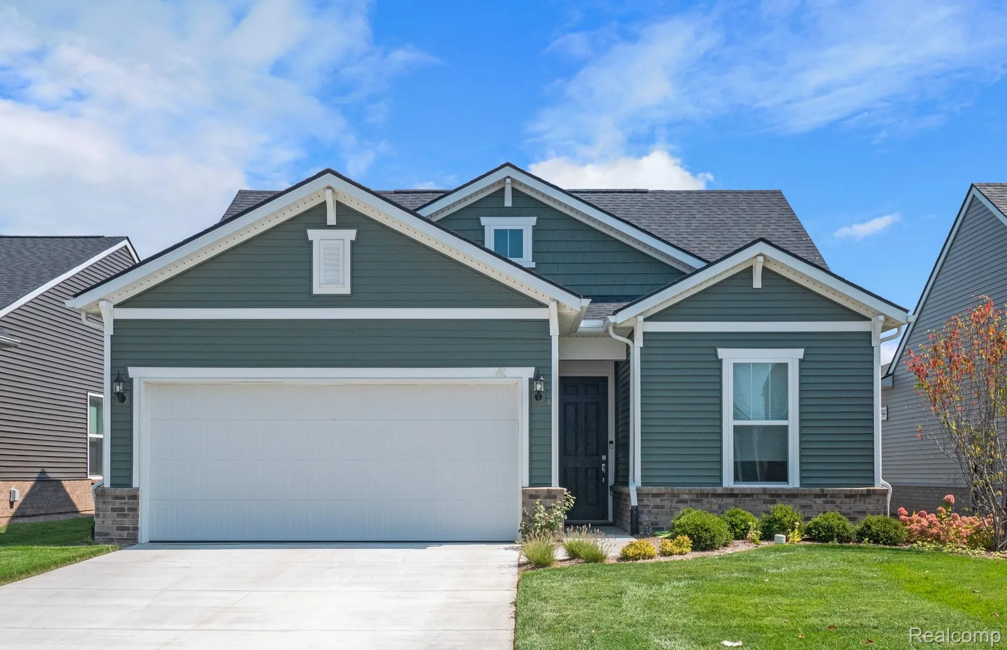 Property Slideshow image 1 of 11 | 1991 marigold way, Milford, MI, 48381