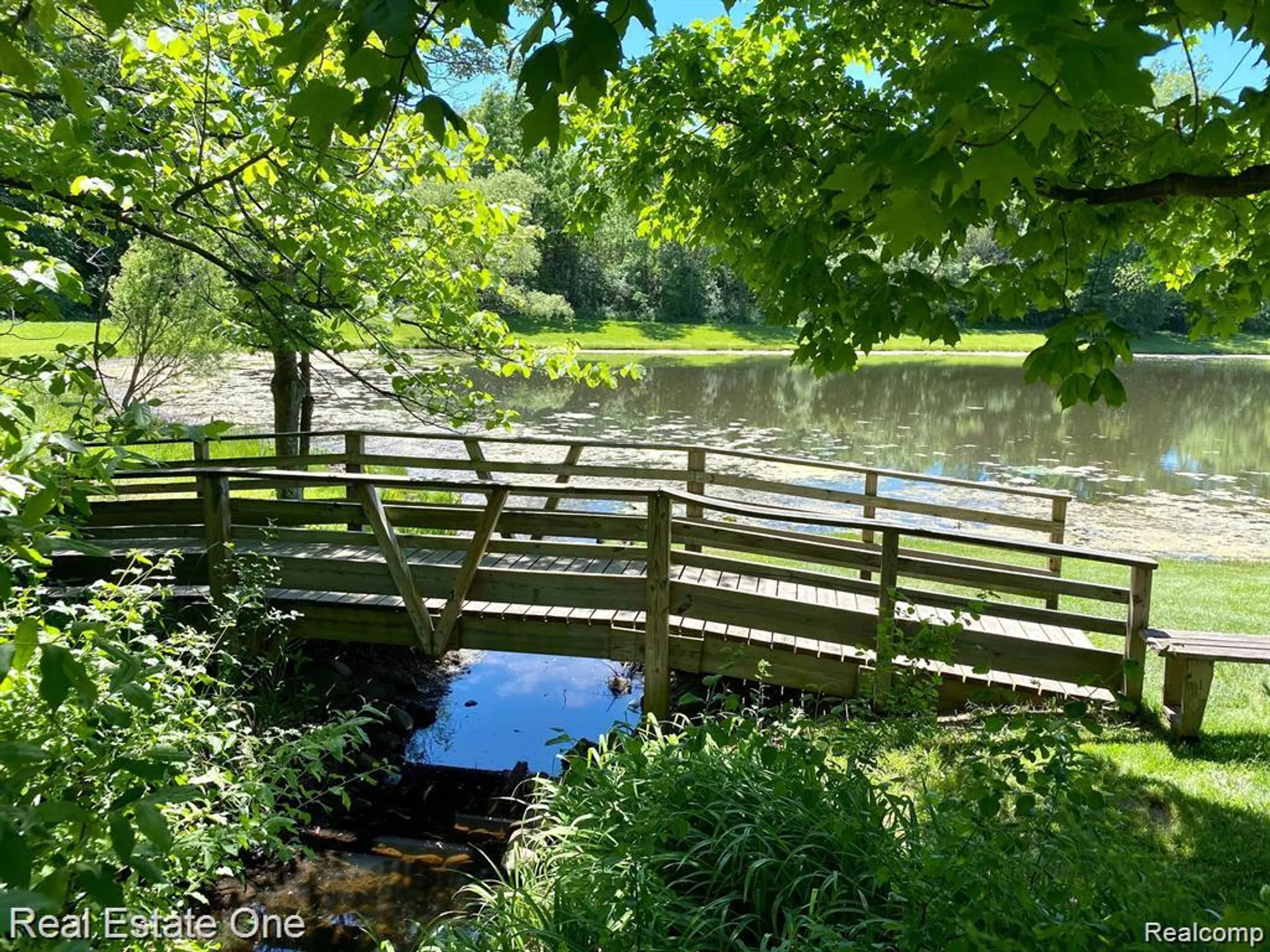 Property Slideshow image 11 of 37 | 25104 hamilton ct # 4, South Lyon, MI, 48178