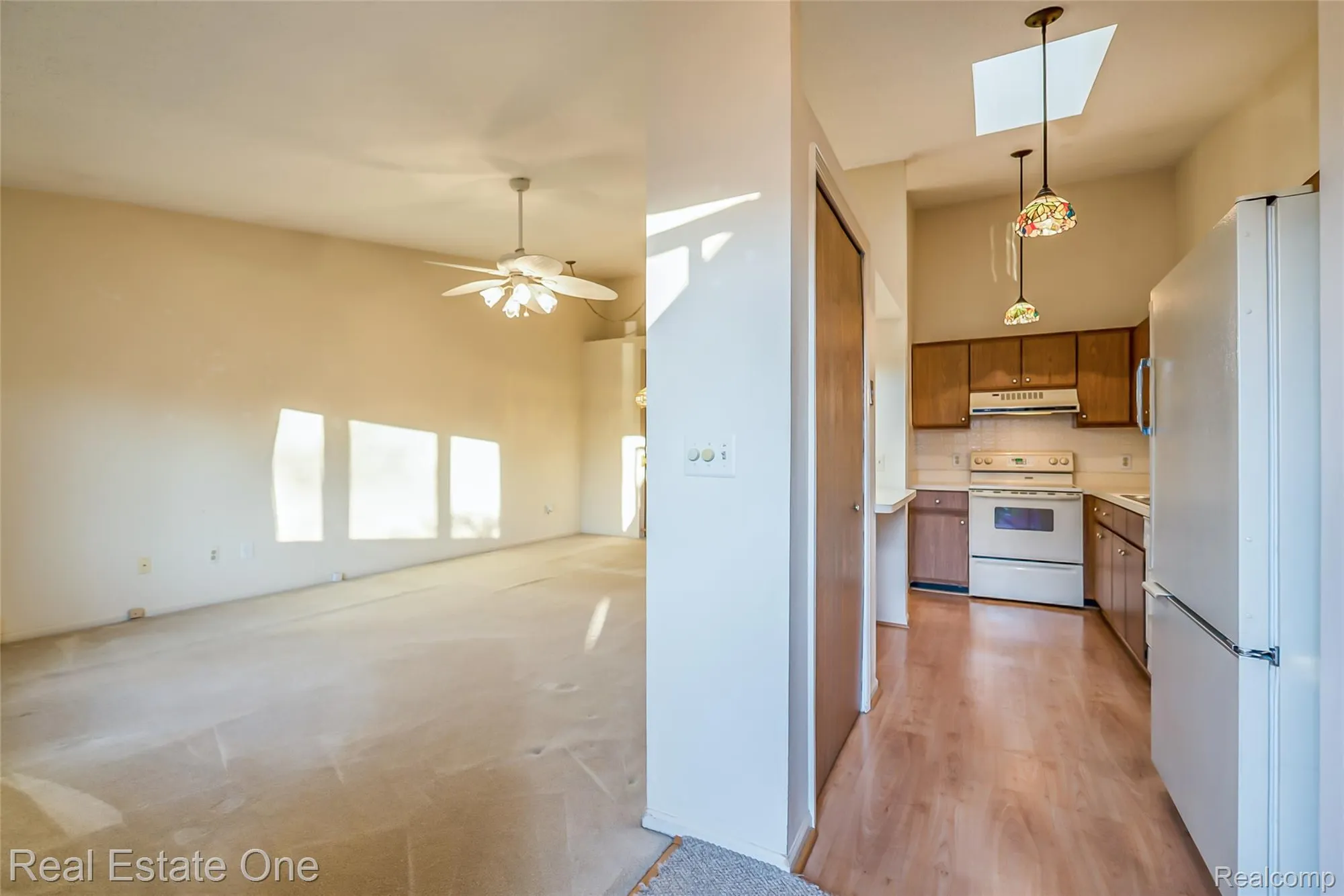 Property Slideshow image 12 of 37 | 25104 hamilton ct # 4, South Lyon, MI, 48178