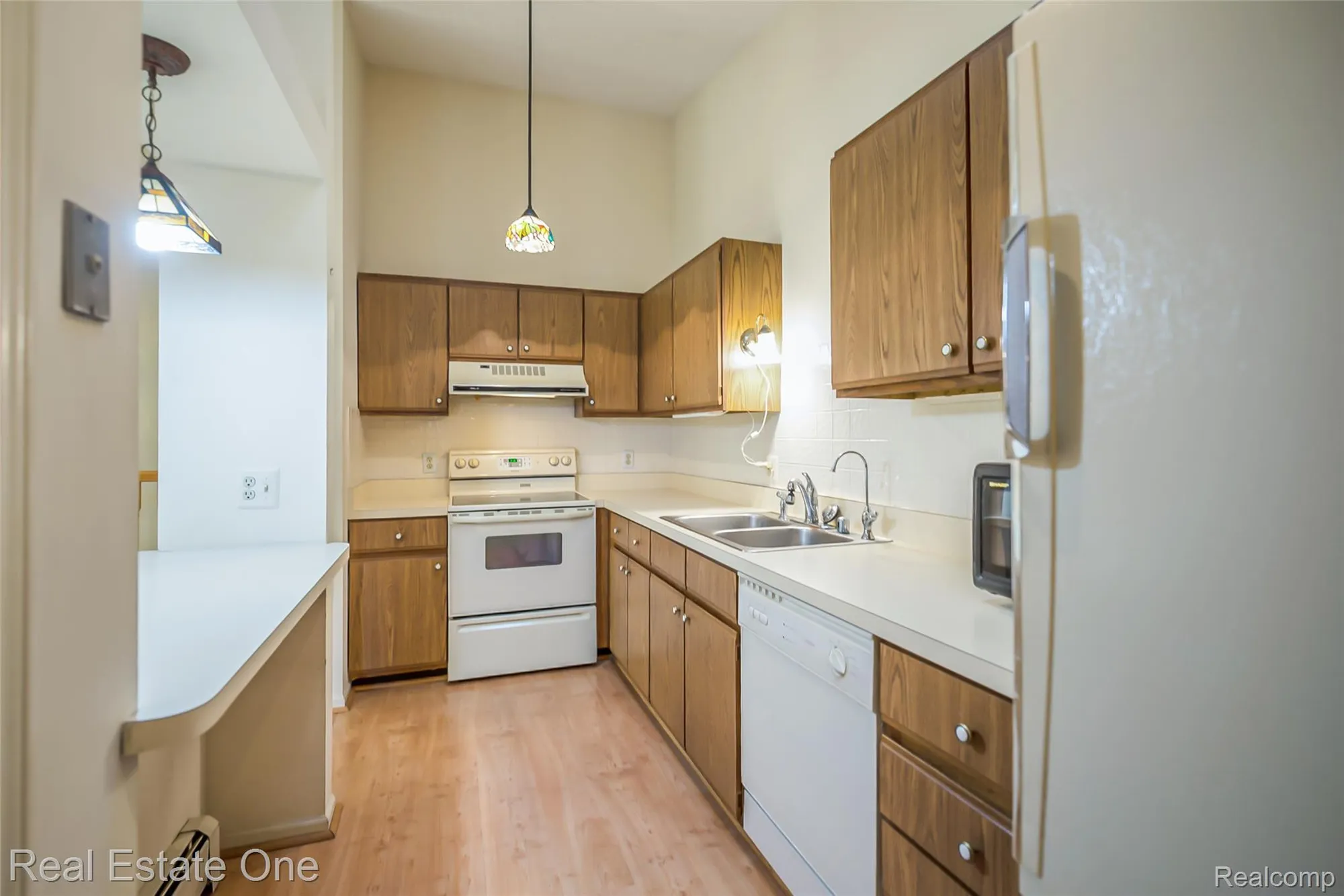 Property Slideshow image 13 of 37 | 25104 hamilton ct # 4, South Lyon, MI, 48178