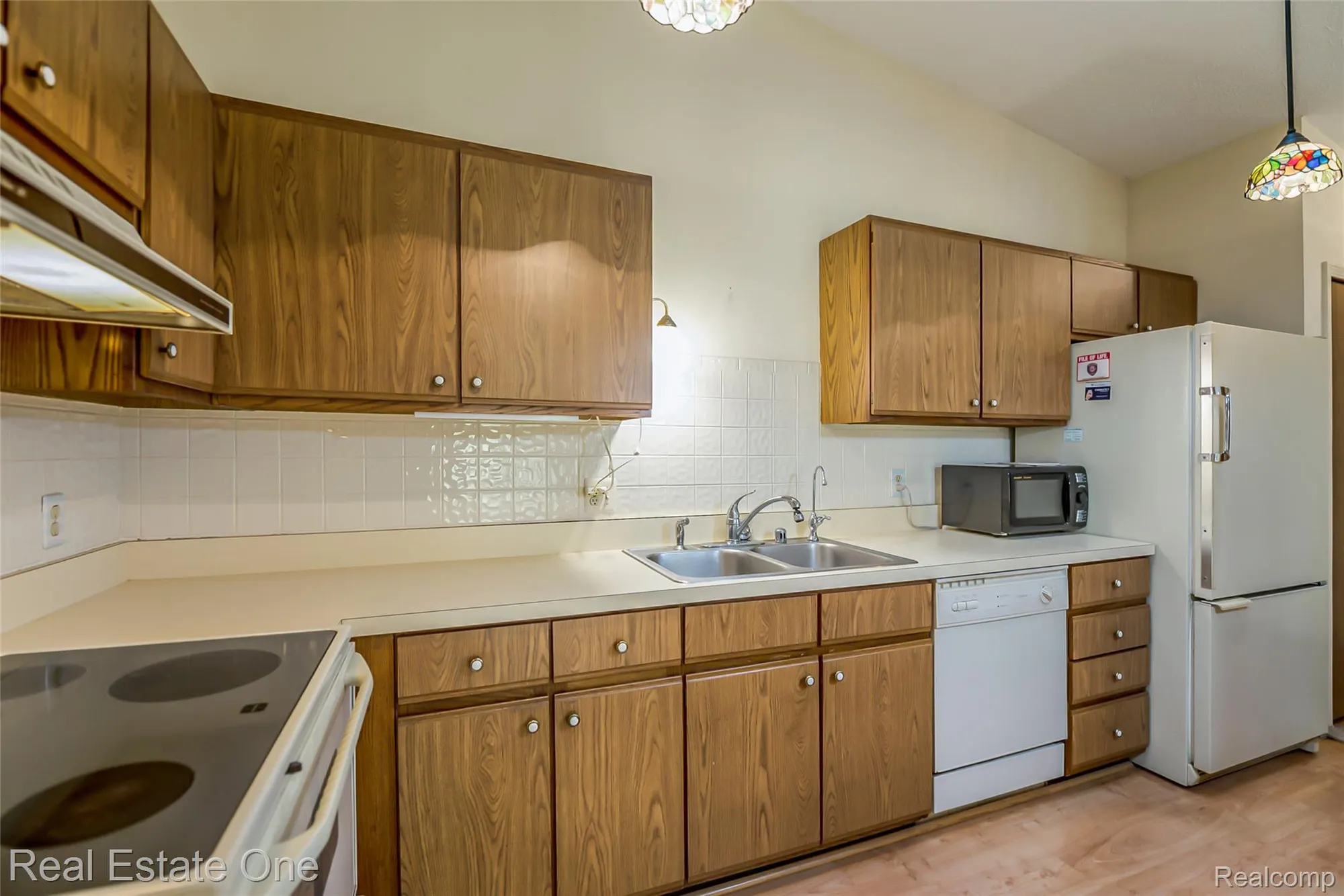 Property Slideshow image 14 of 37 | 25104 hamilton ct # 4, South Lyon, MI, 48178