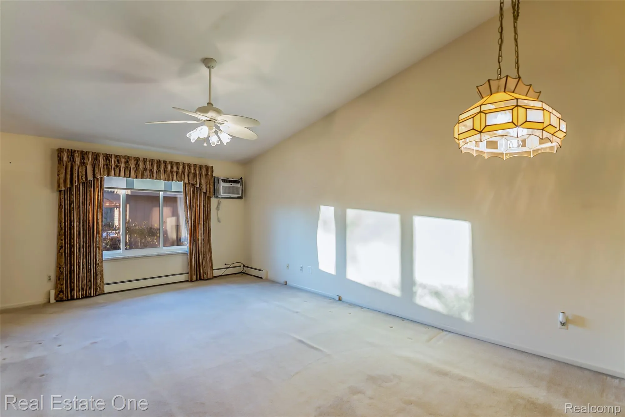 Property Slideshow image 16 of 37 | 25104 hamilton ct # 4, South Lyon, MI, 48178