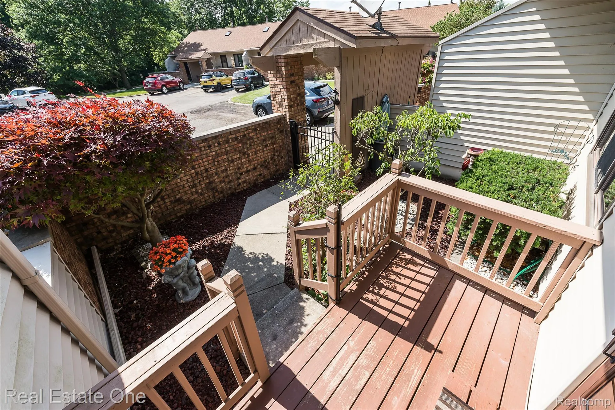 Property Slideshow image 3 of 37 | 25104 hamilton ct # 4, South Lyon, MI, 48178