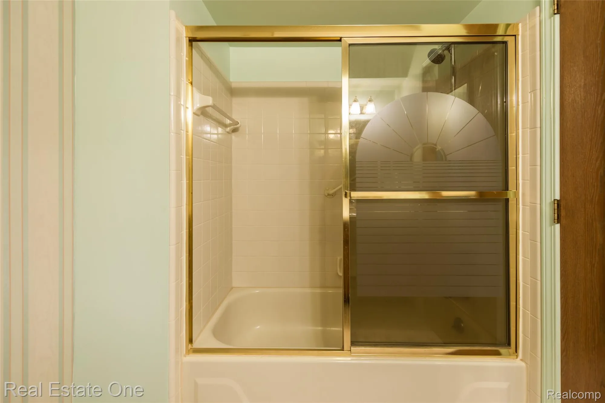 Property Slideshow image 22 of 37 | 25104 hamilton ct # 4, South Lyon, MI, 48178